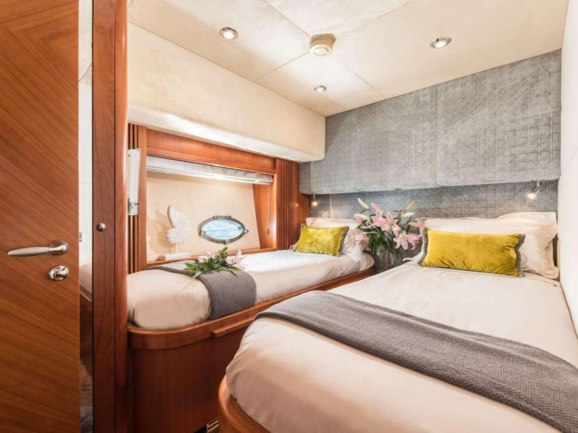 FROGGY | Sunseeker Predator 82 - Sunseeker