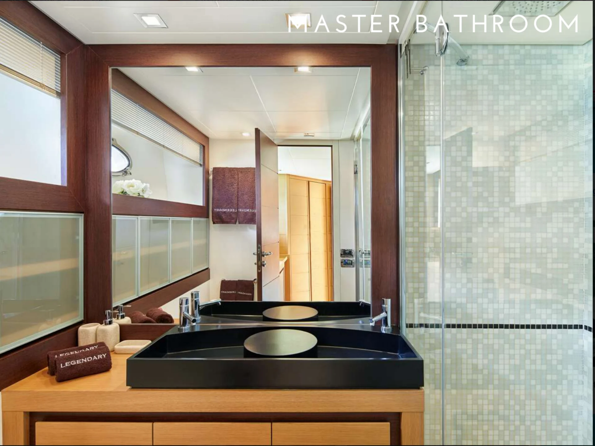 LEGENDARY | Pershing 72 - Pershing