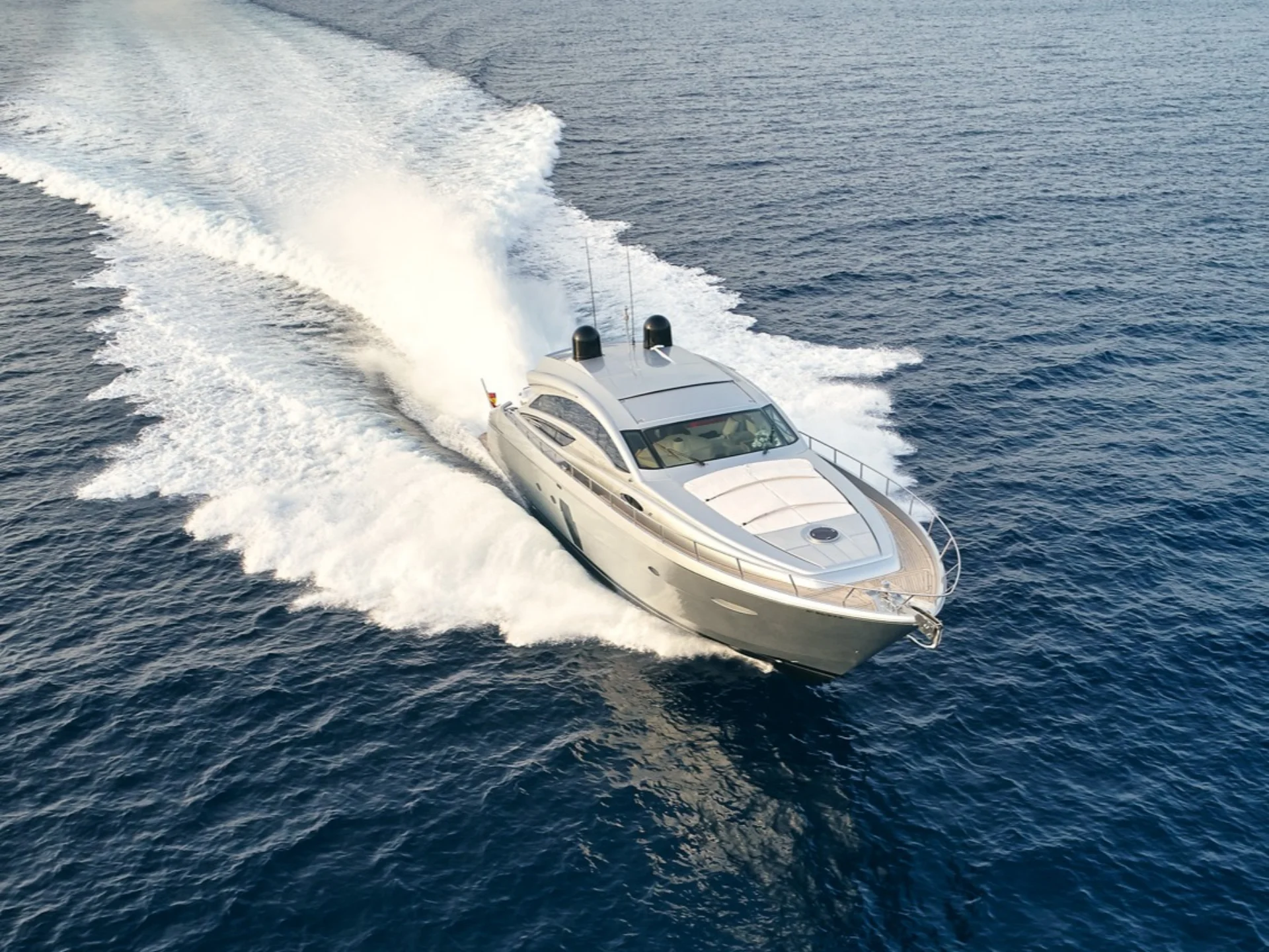 LEGENDARY | Pershing 72 - Pershing