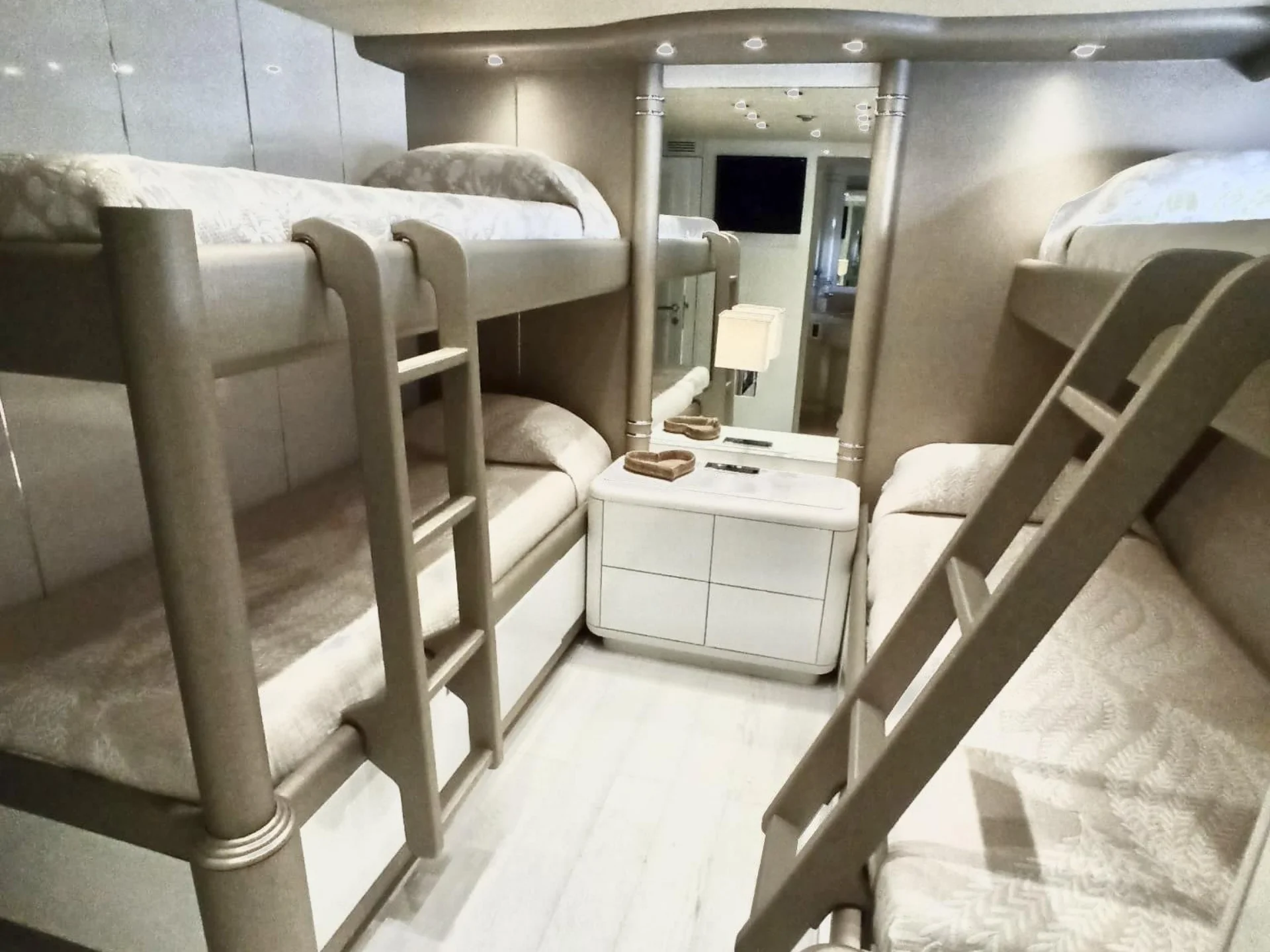 BELISA | Mangusta 108 - Mangusta