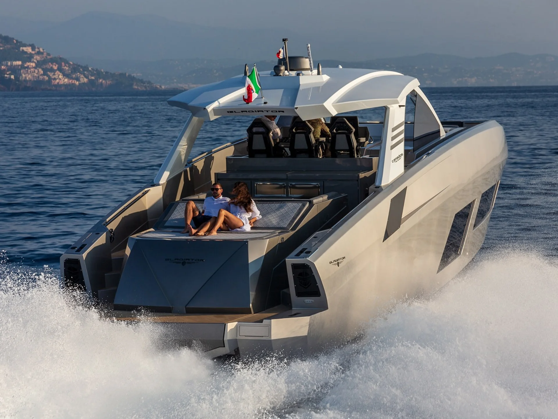 NEXT | Canados Gladiator 631 - Canados