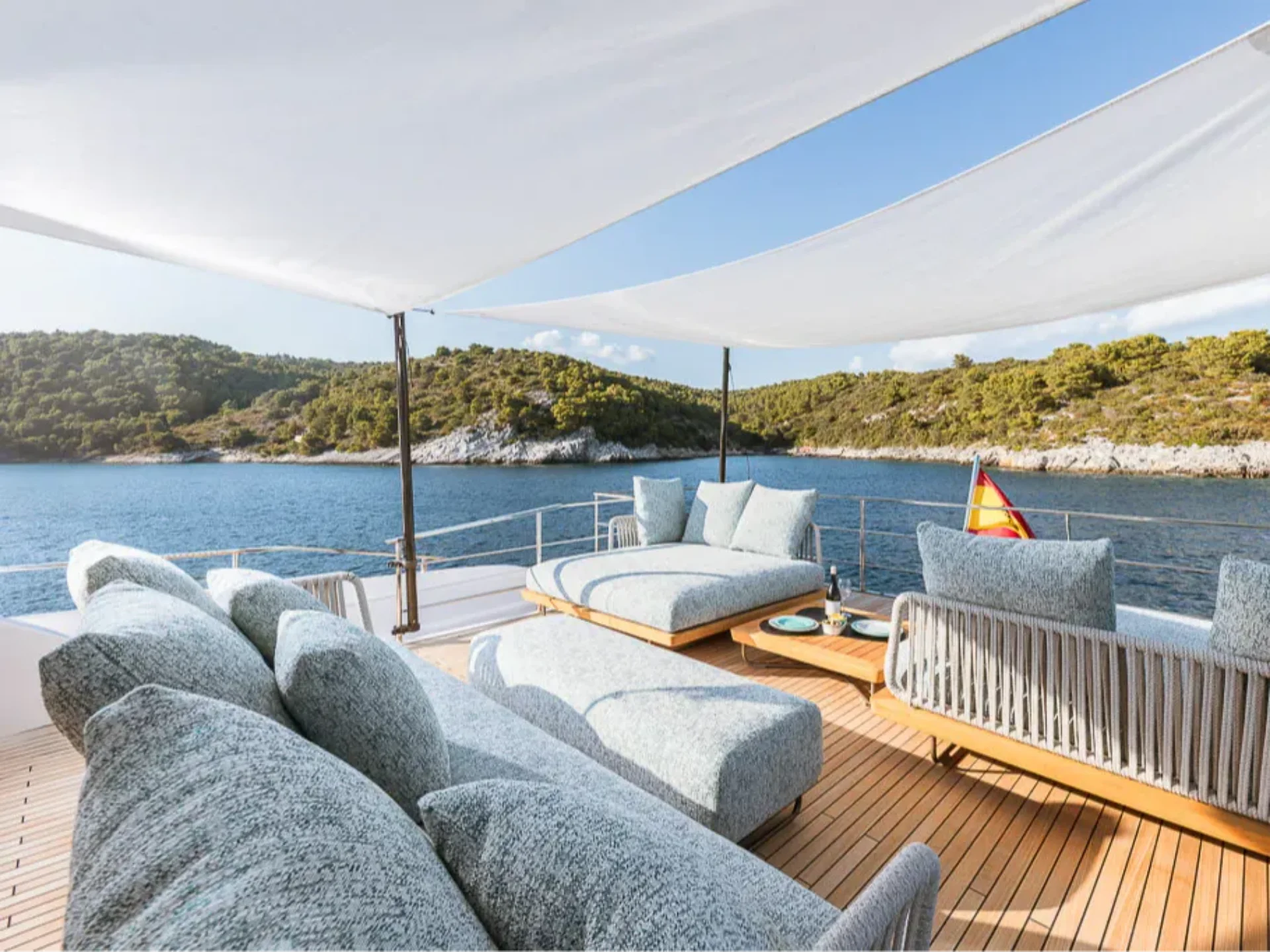 NAILU + | Ferretti 1000 - Ferretti