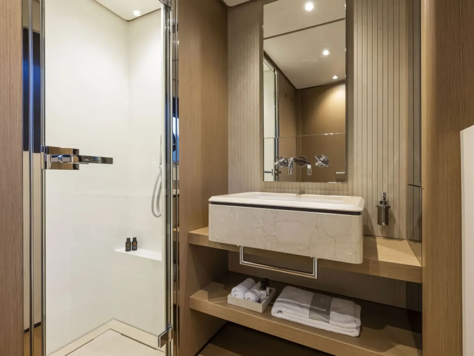 NAILU + | Ferretti 1000 - Ferretti