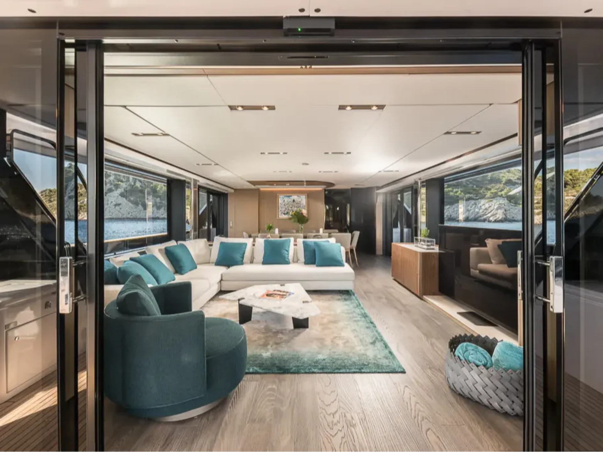 NAILU + | Ferretti 1000 - Ferretti