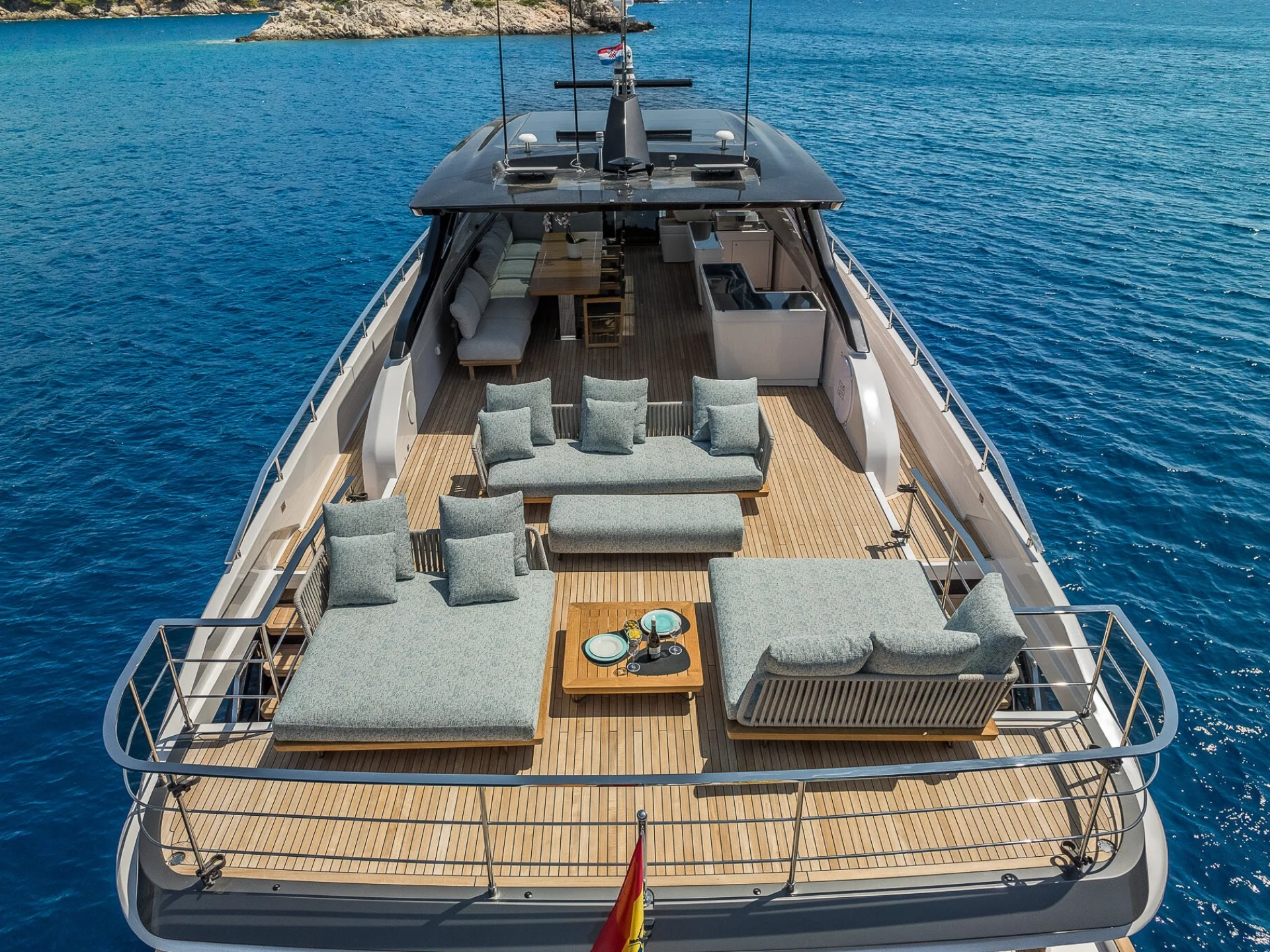 NAILU + | Ferretti 1000 - Ferretti