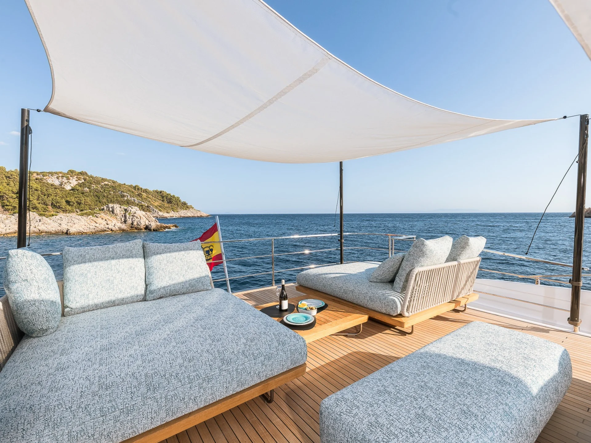 NAILU + | Ferretti 1000 - Ferretti
