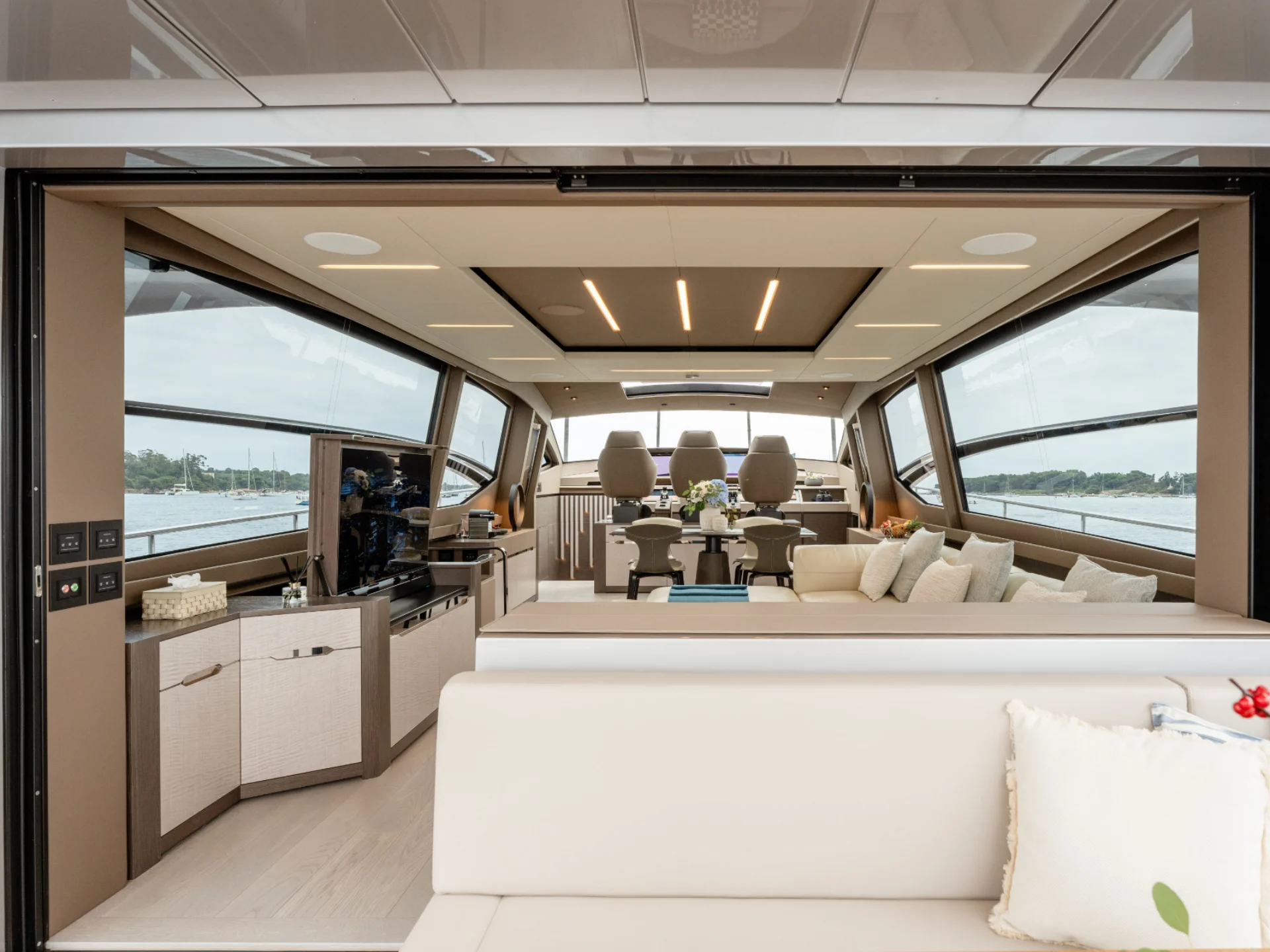 CHERRY | Pershing 8X - Pershing