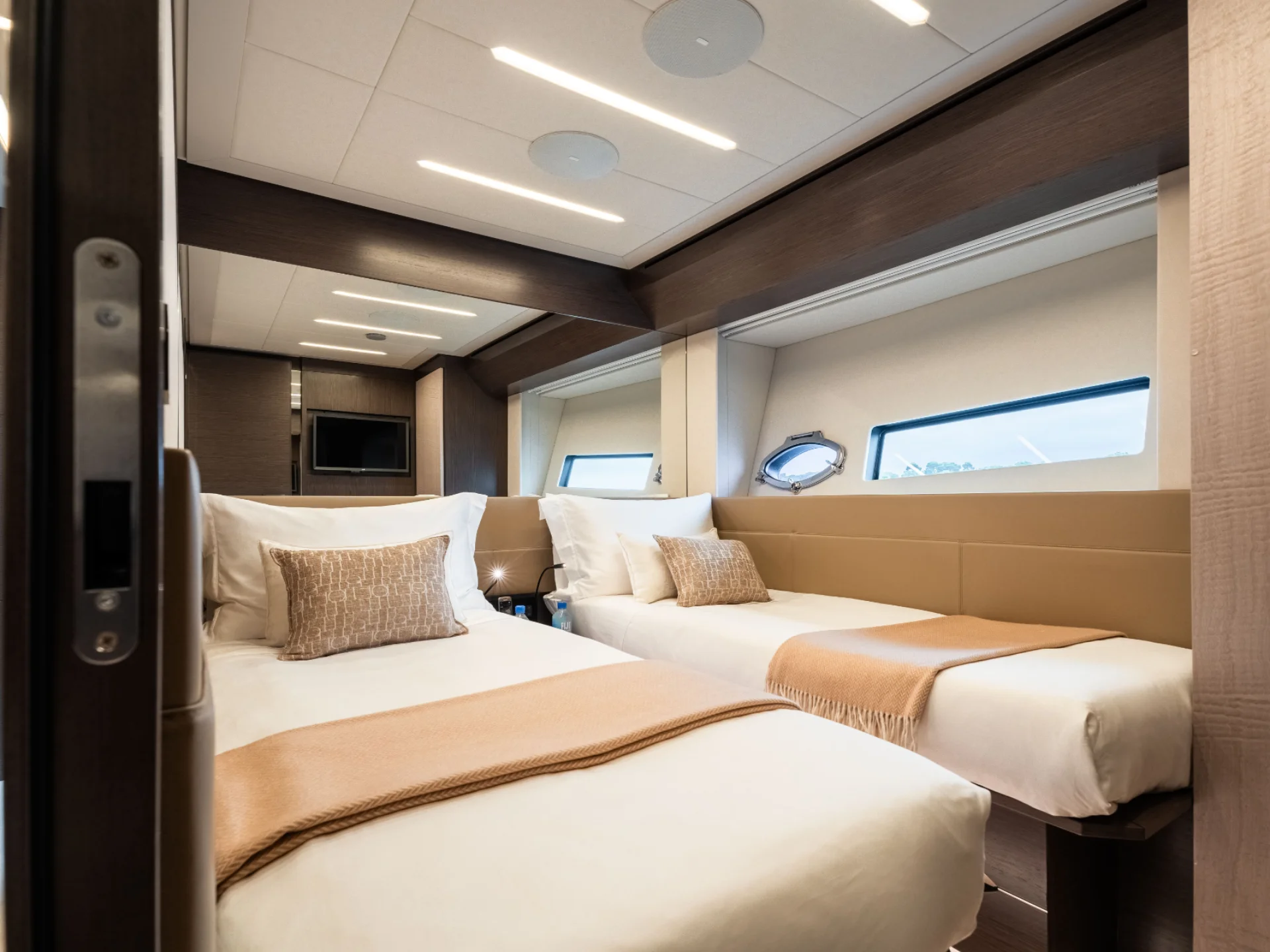 CHERRY | Pershing 8X - Pershing