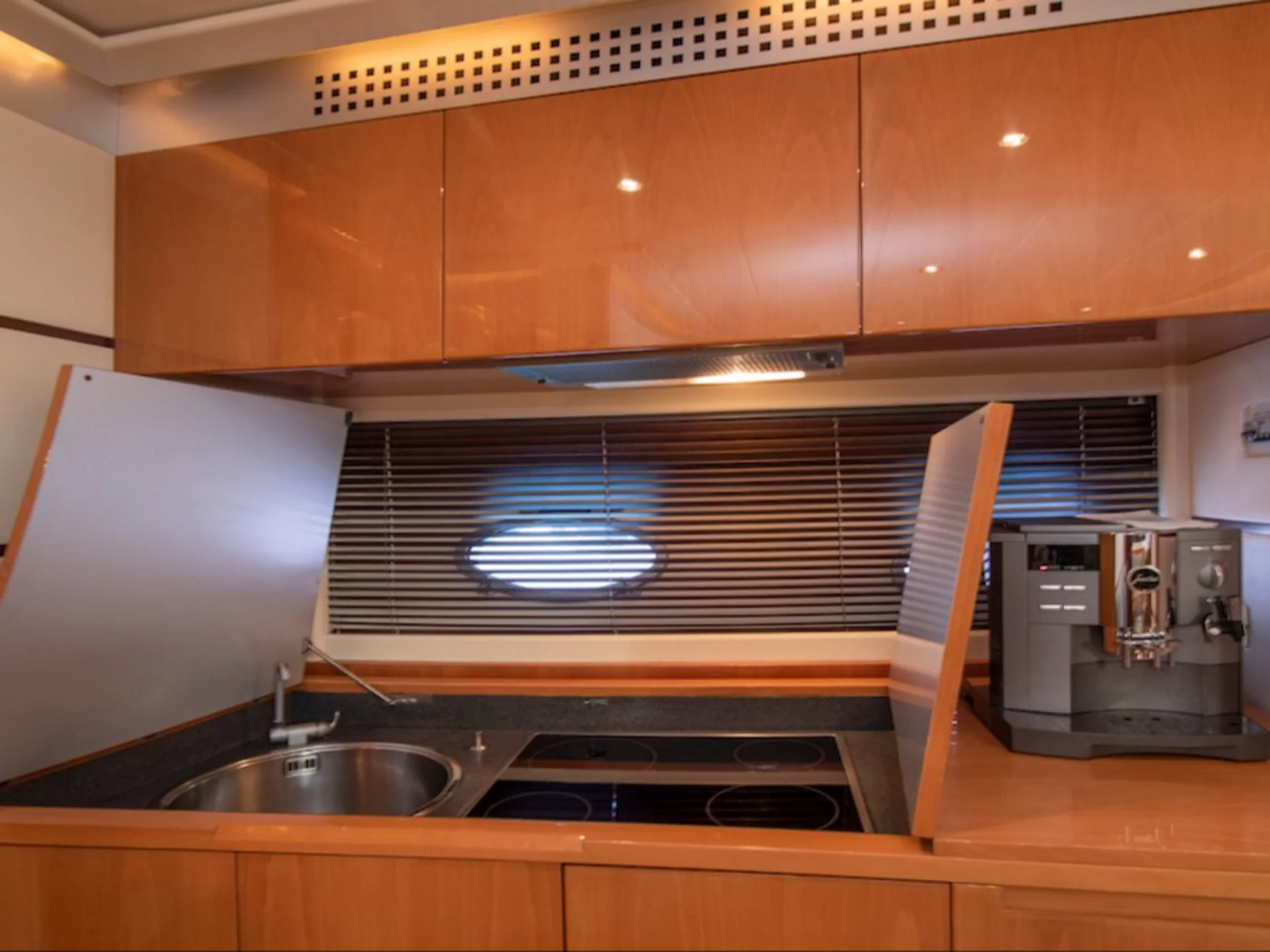 OPTIMUM | Pershing 62 - Pershing