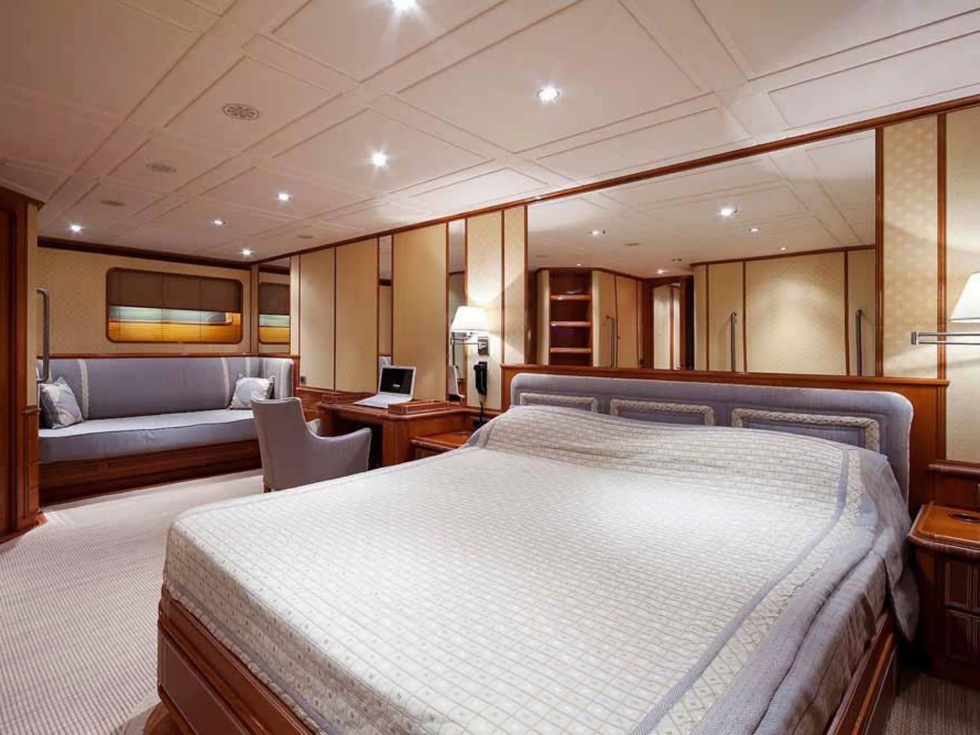 FONERS | Custom Royal 150 - Custom