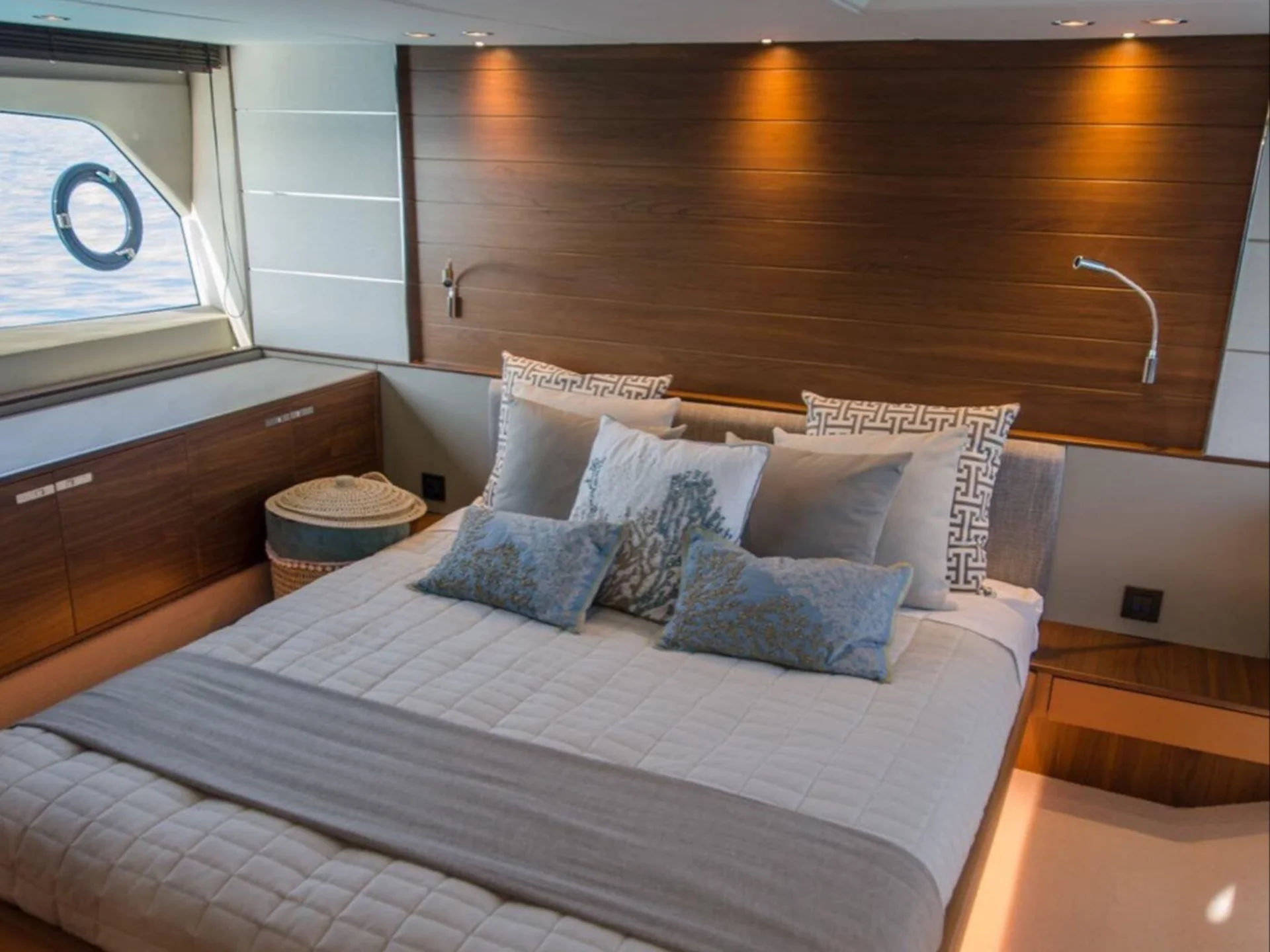 CHLOE | Princess V58 - Princess