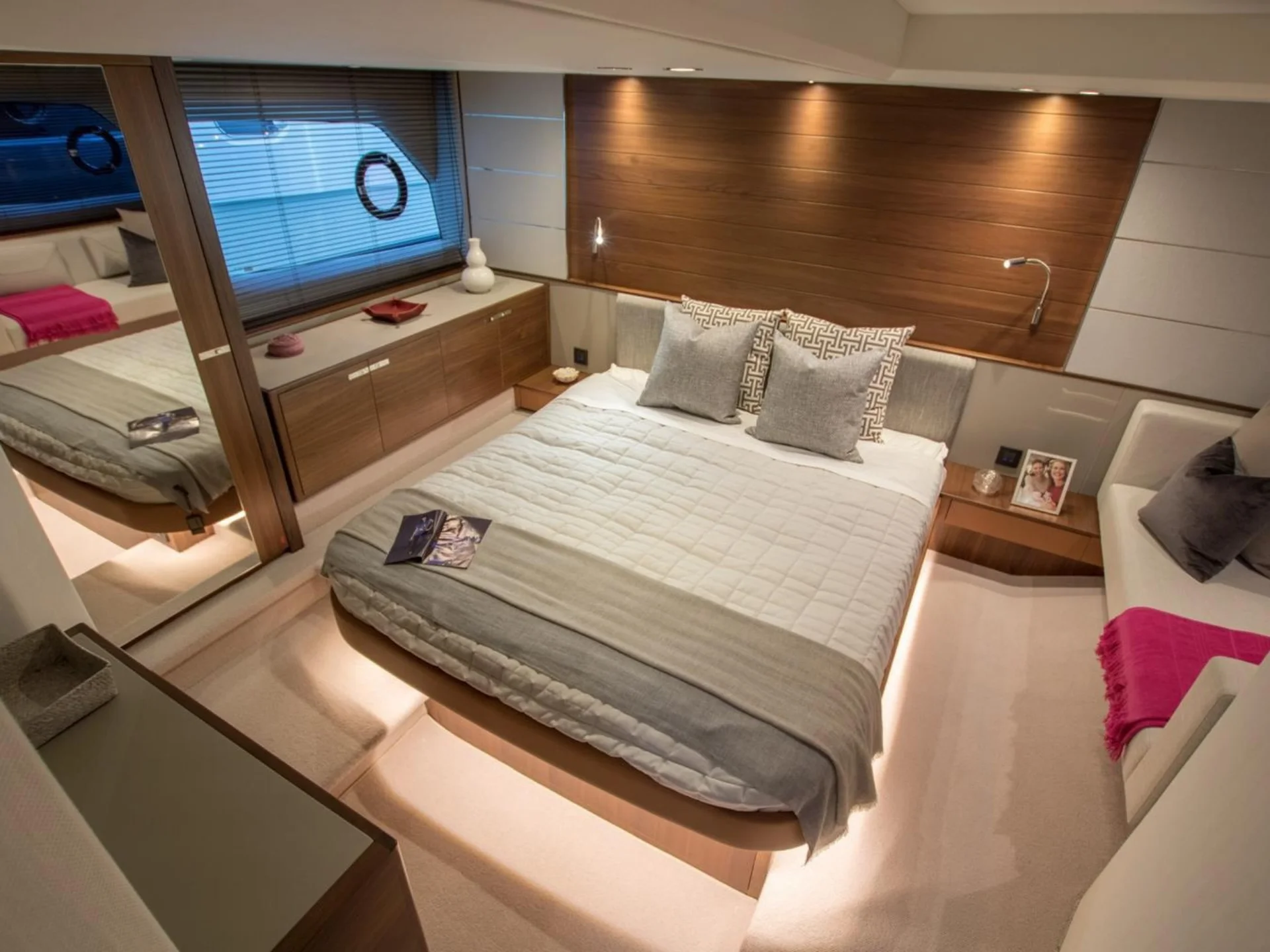 CHLOE | Princess V58 - Princess