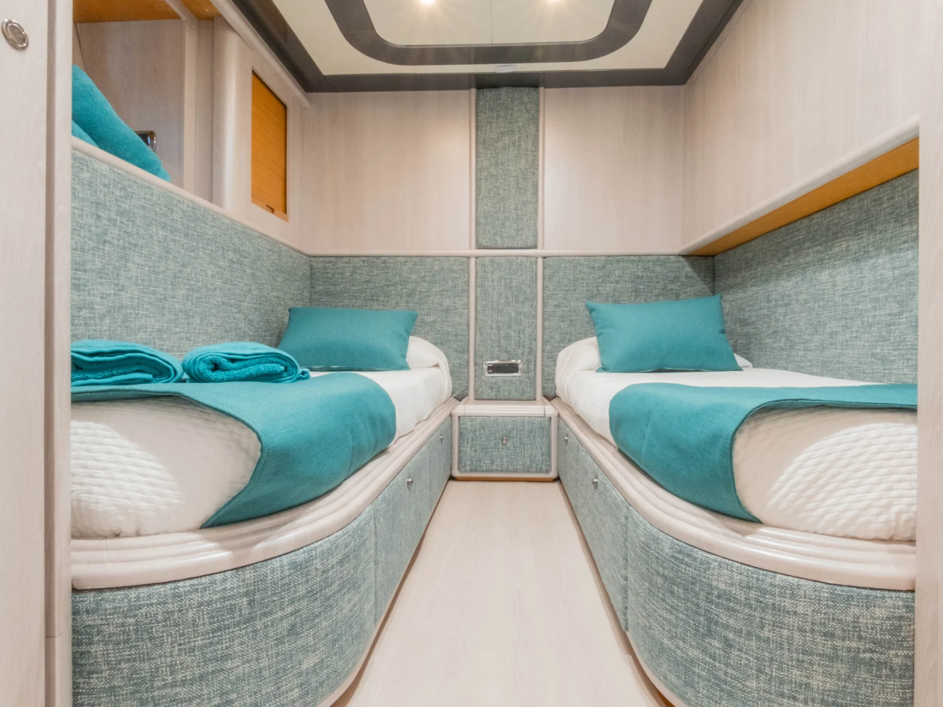 SHADY | Baia Panther 80 - Baia