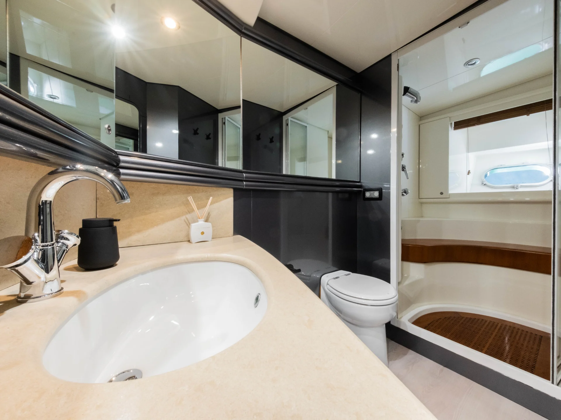 SHADY | Baia Panther 80 - Baia