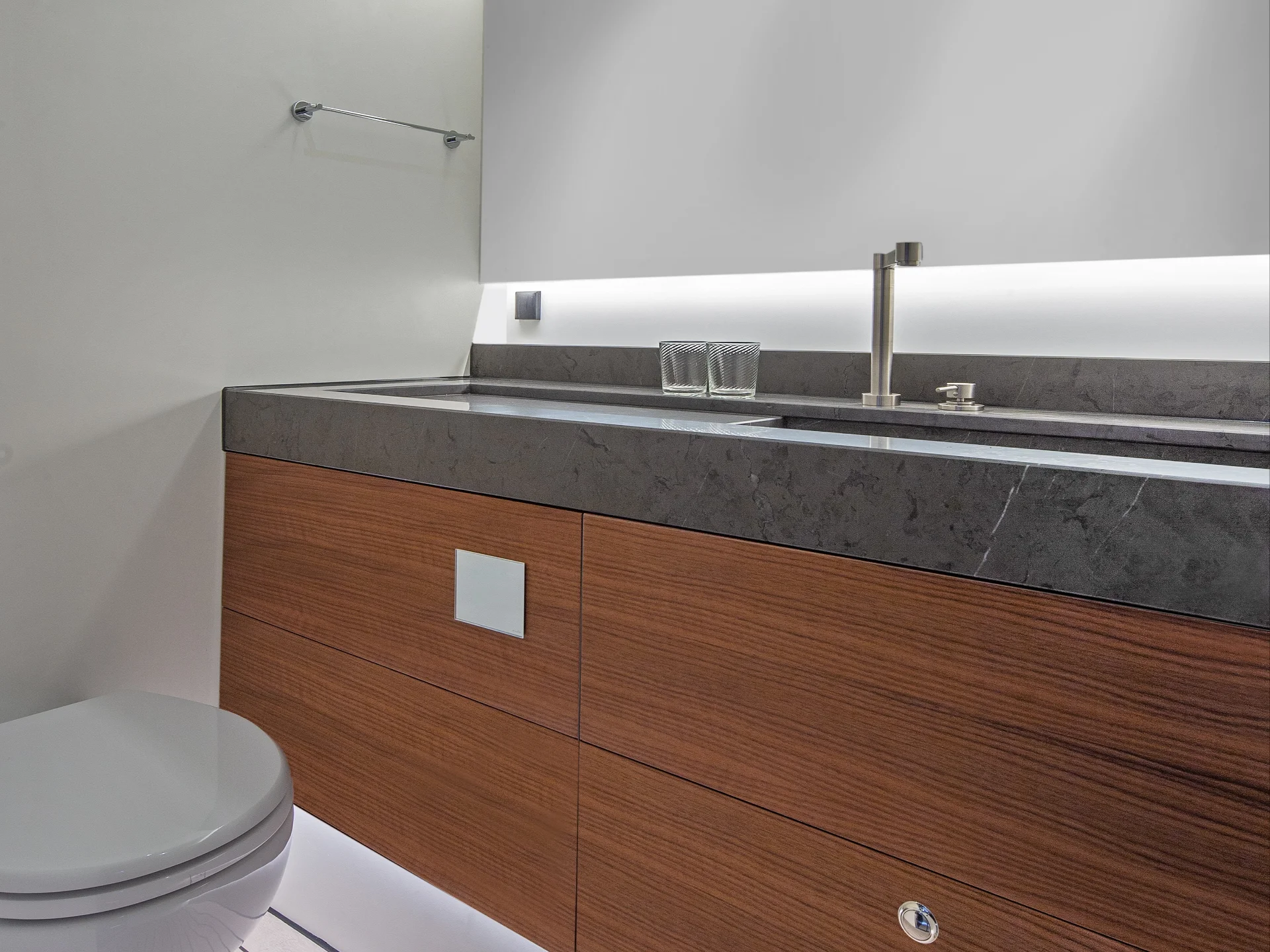 CASA ATLANTIS | Vanquish VQ52 - Vanquish