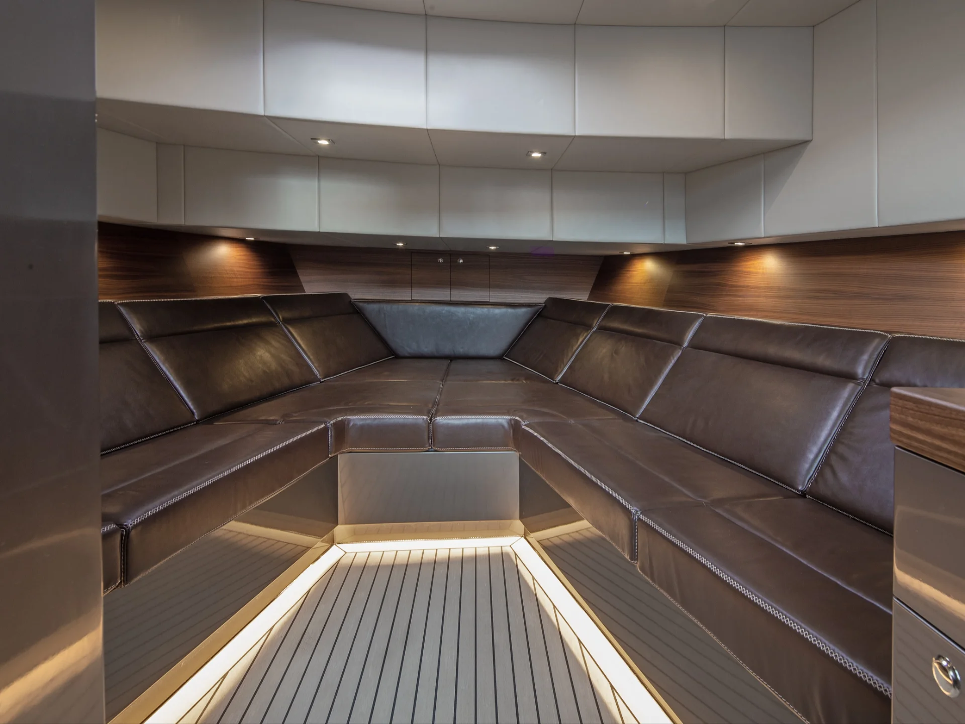 CASA ATLANTIS | Vanquish VQ52 - Vanquish