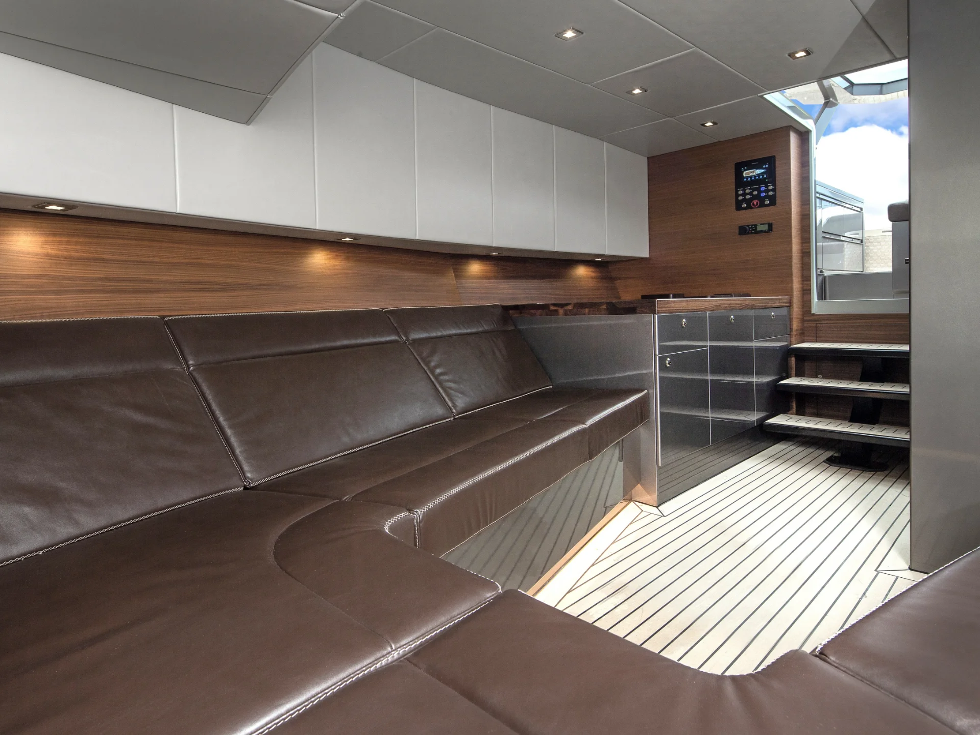 CASA ATLANTIS | Vanquish VQ52 - Vanquish