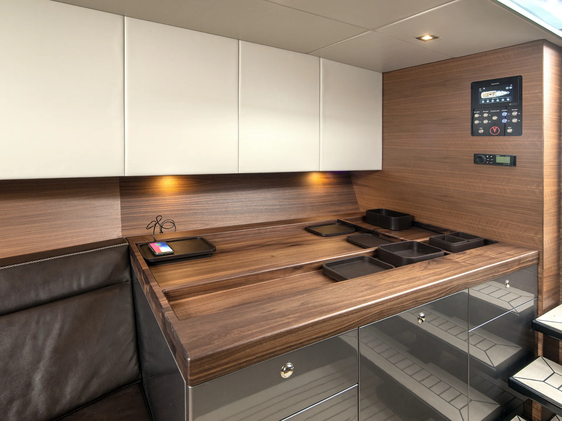 CASA ATLANTIS | Vanquish VQ52 - Vanquish