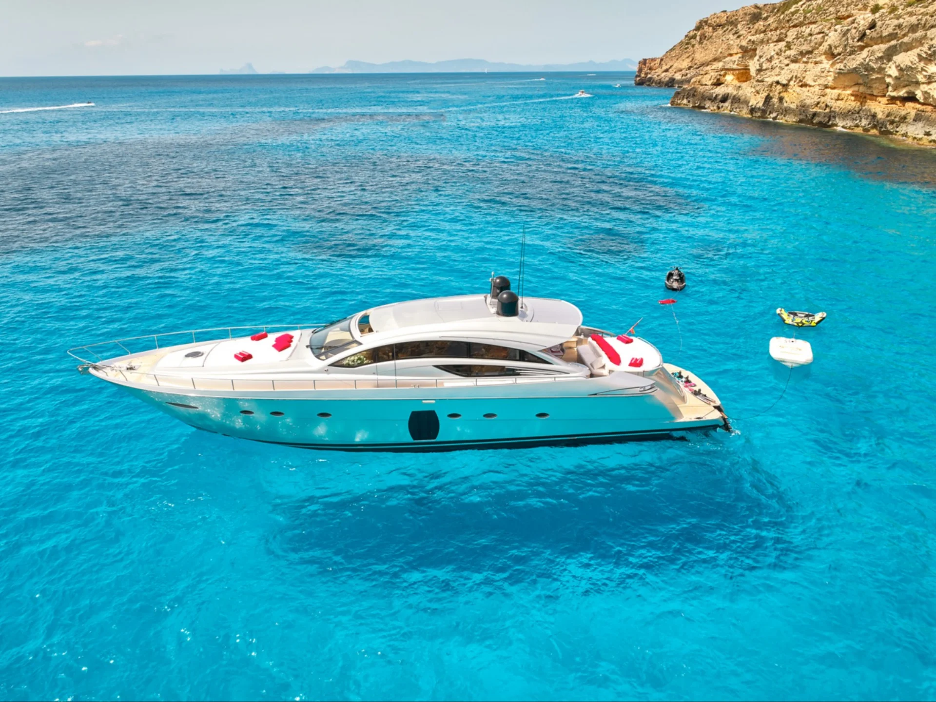 LEGENDARY | Pershing 72 - Pershing