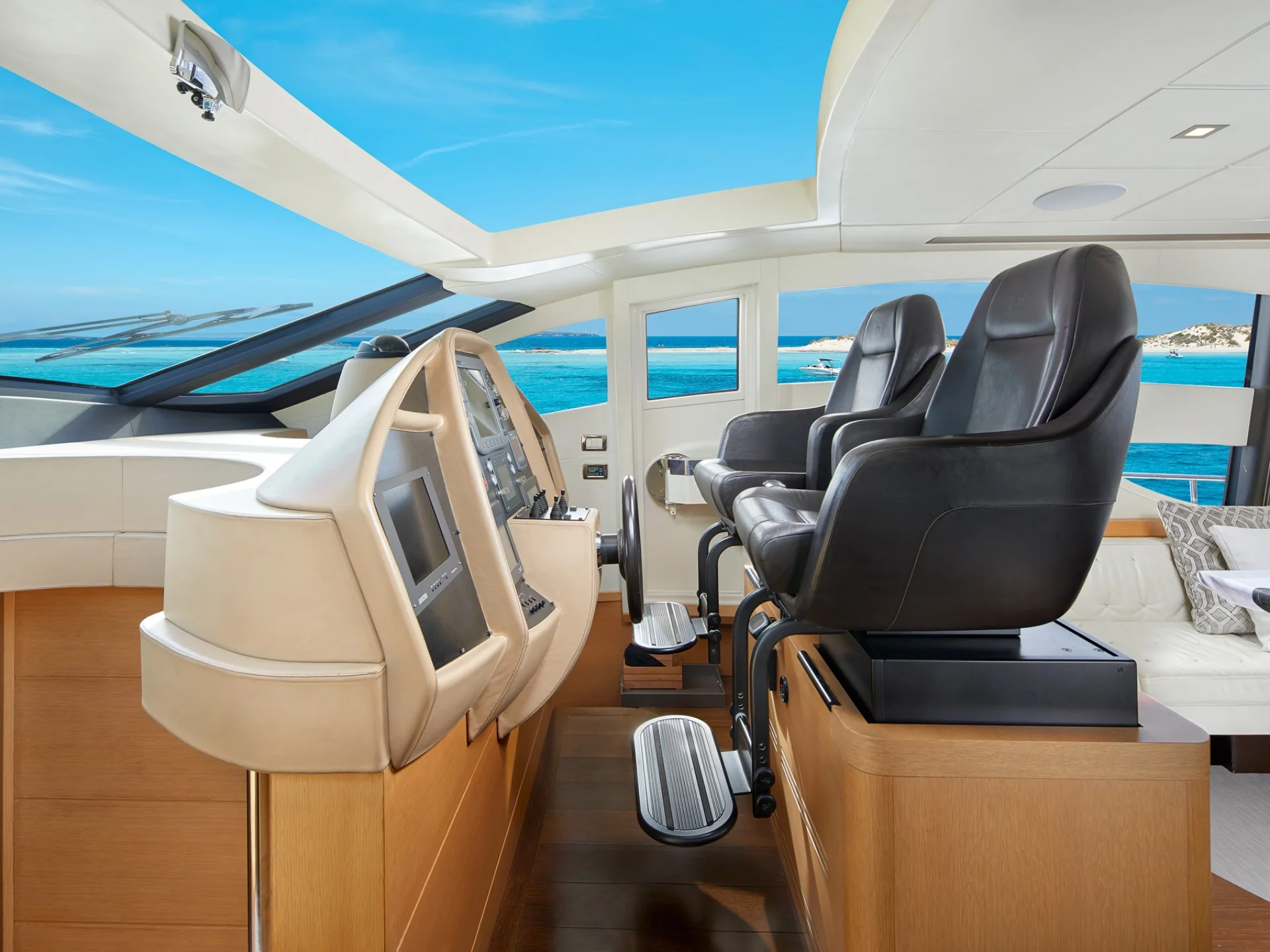 LEGENDARY | Pershing 72 - Pershing