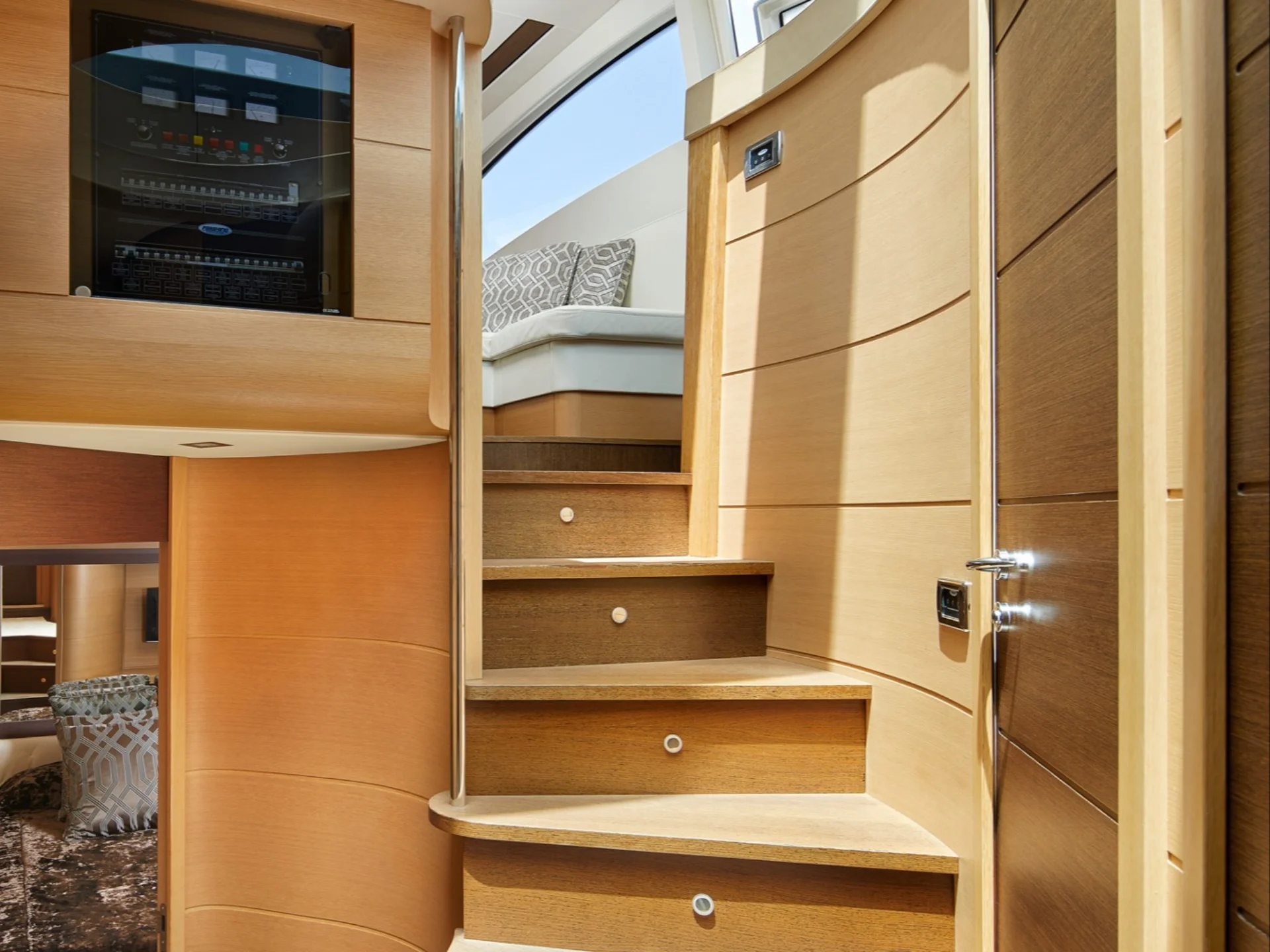 LEGENDARY | Pershing 72 - Pershing