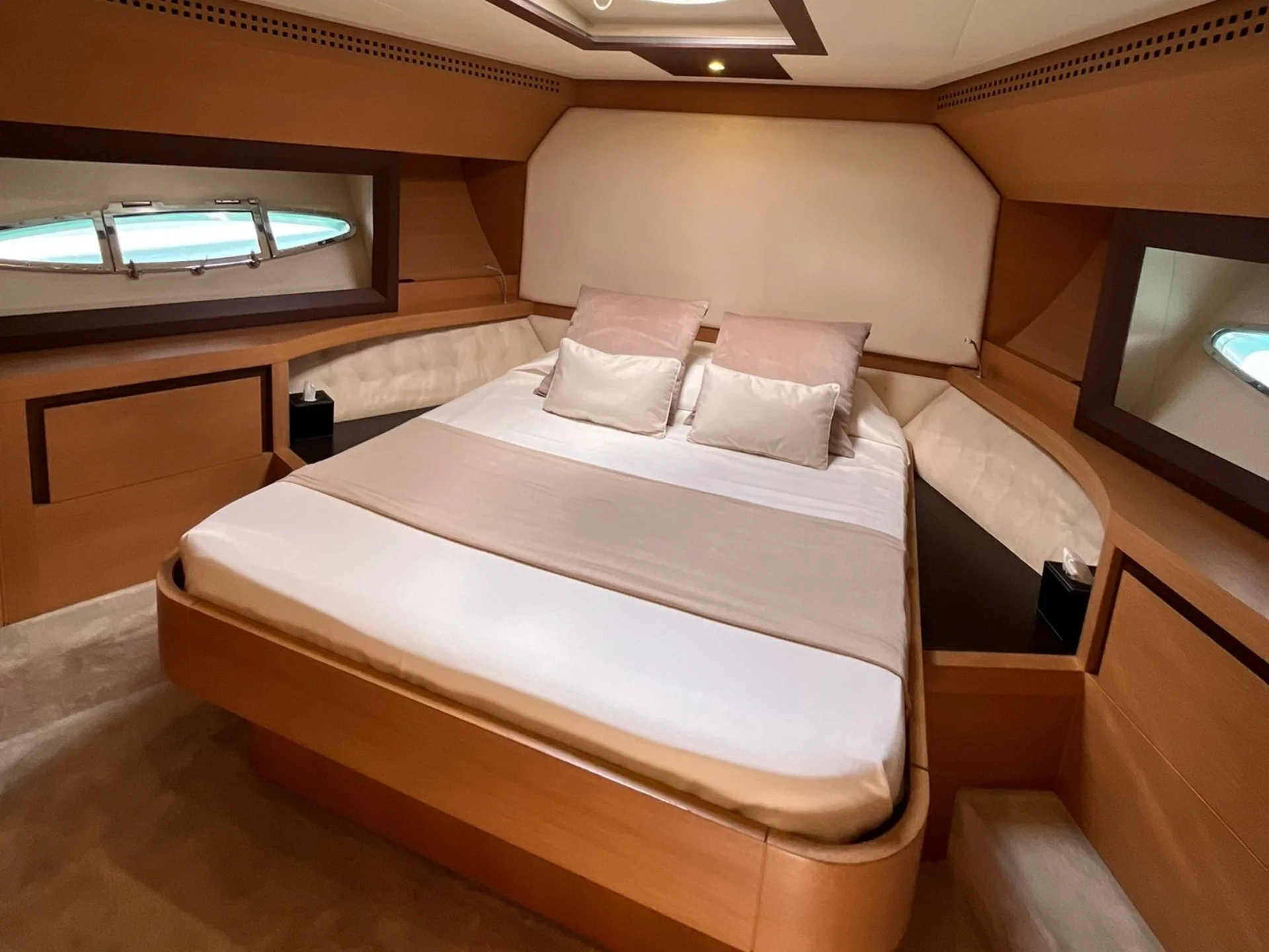 LEGENDARY | Pershing 72 - Pershing