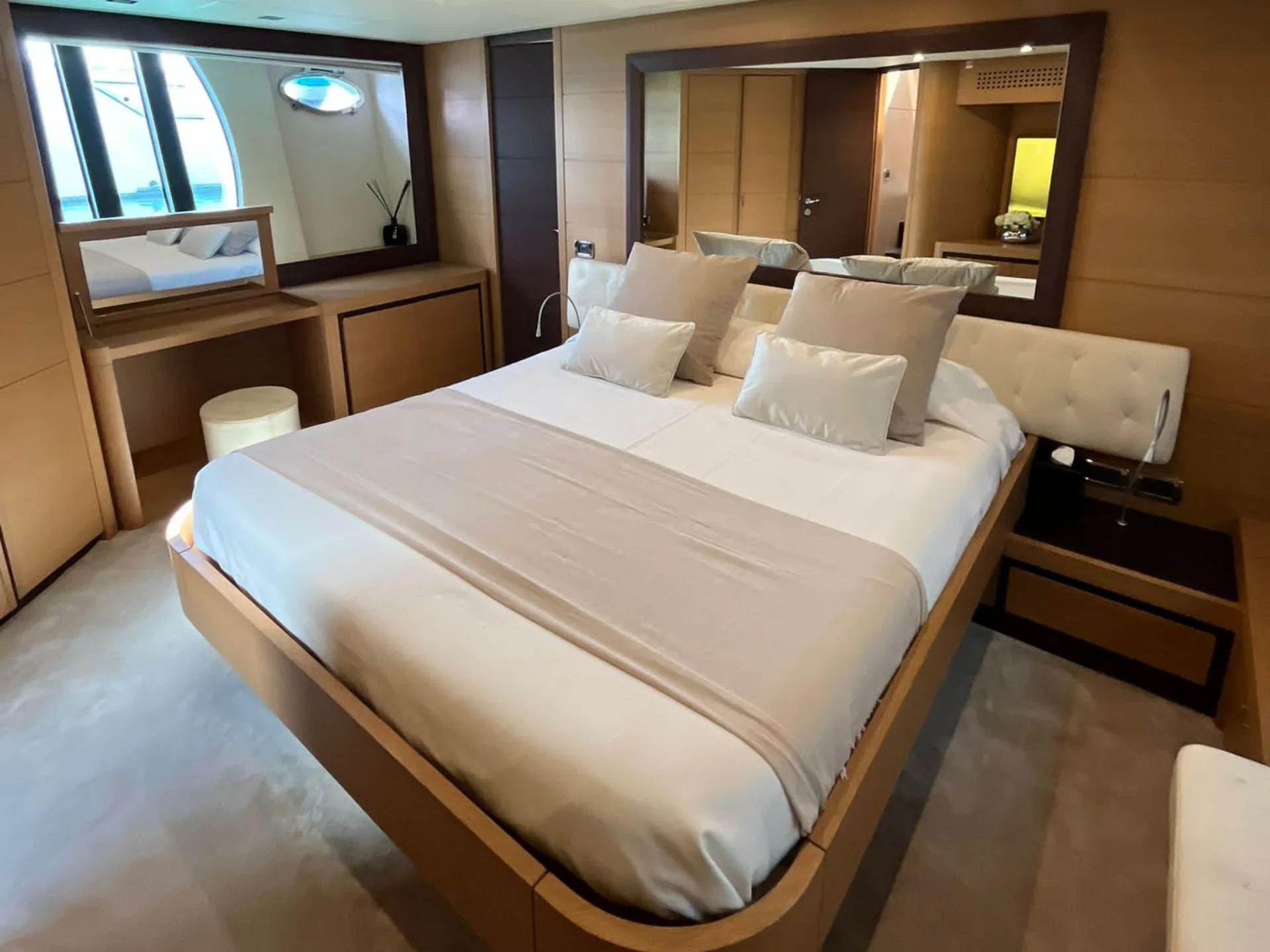 LEGENDARY | Pershing 72 - Pershing