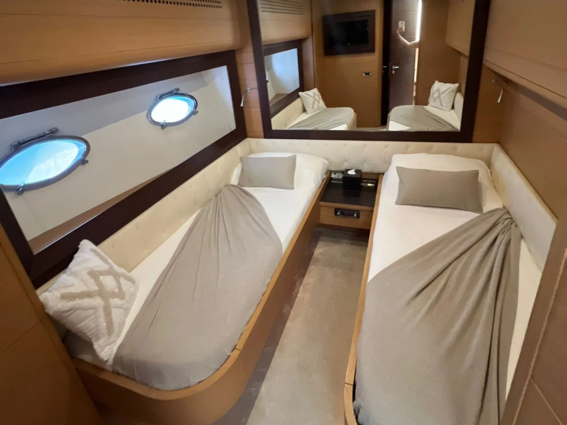 LEGENDARY | Pershing 72 - Pershing