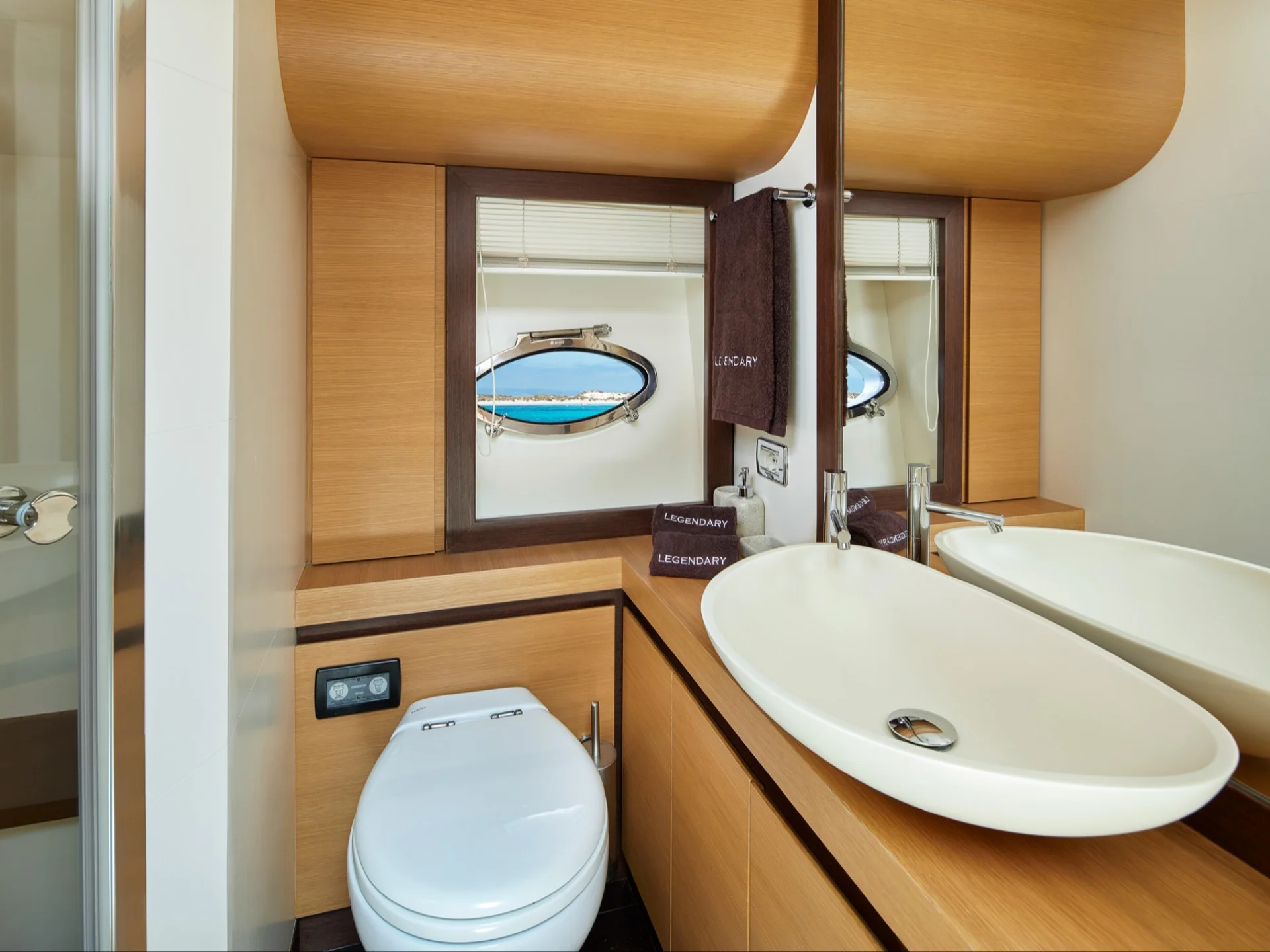 LEGENDARY | Pershing 72 - Pershing