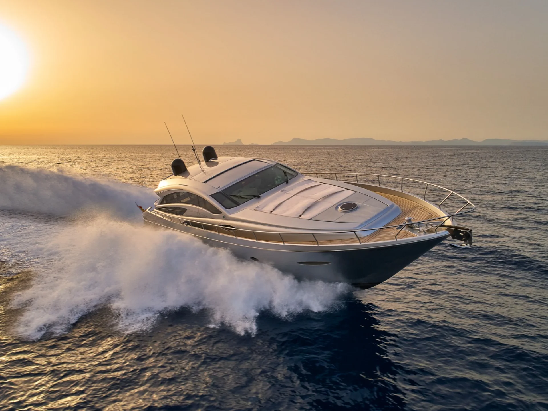 LEGENDARY | Pershing 72 - Pershing