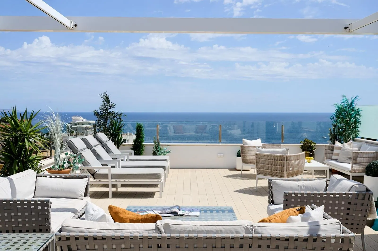 Roof terrace with sea views at a penthouse in Cala Major, Palma