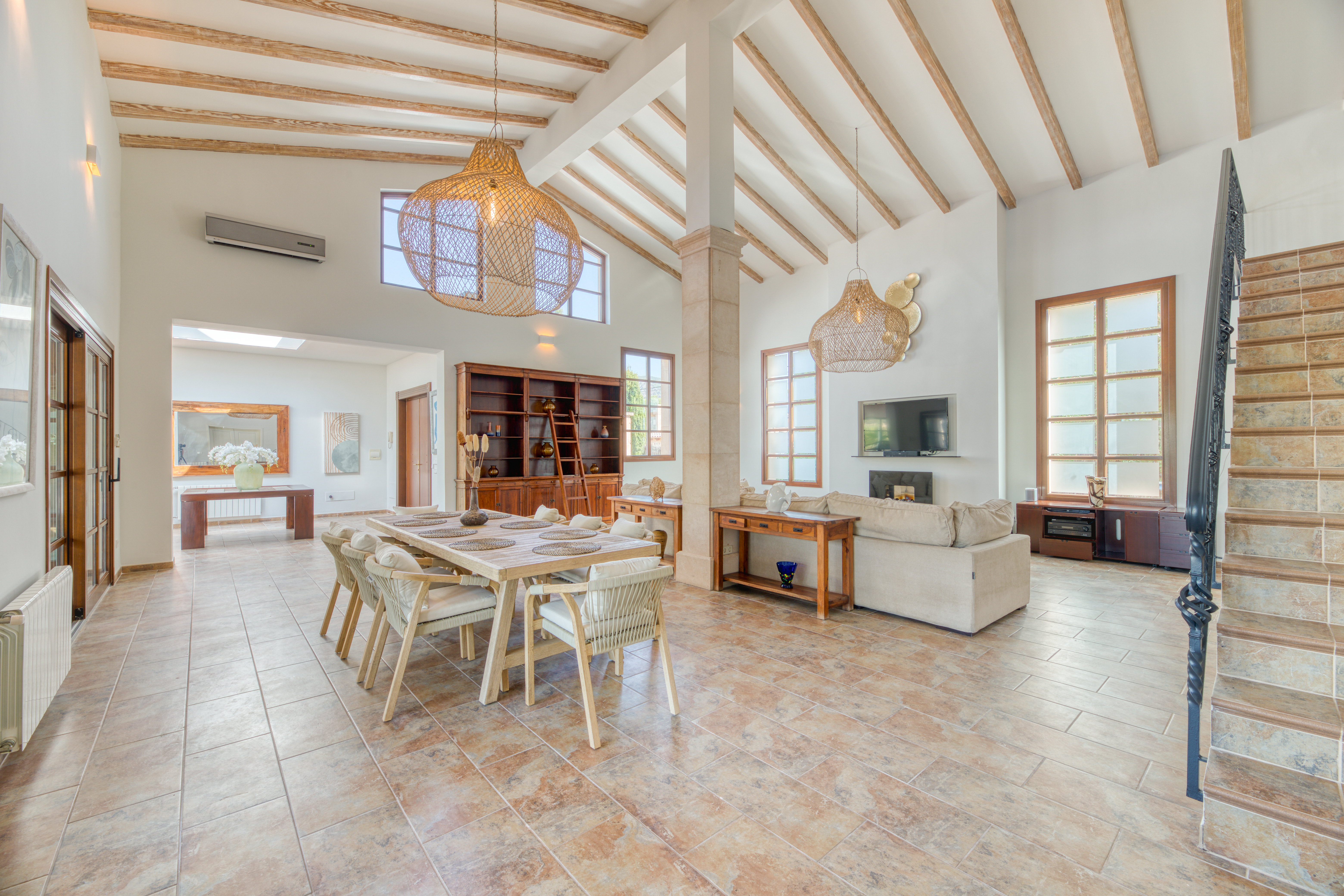 Elegante villa familiar con piscina y amplios espacios en Palmanova - Photo 5