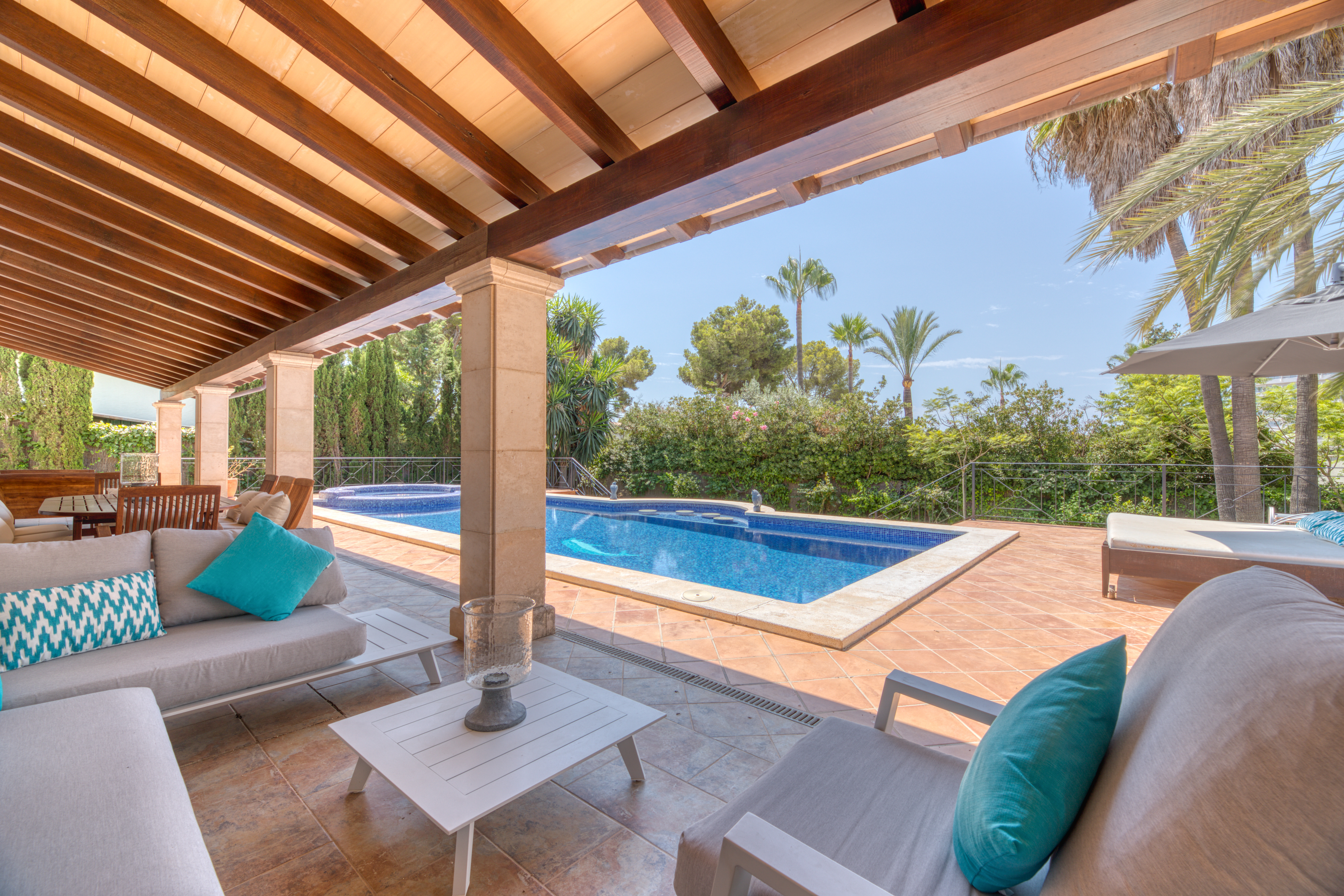 Elegante villa familiar con piscina y amplios espacios en Palmanova - Photo 2