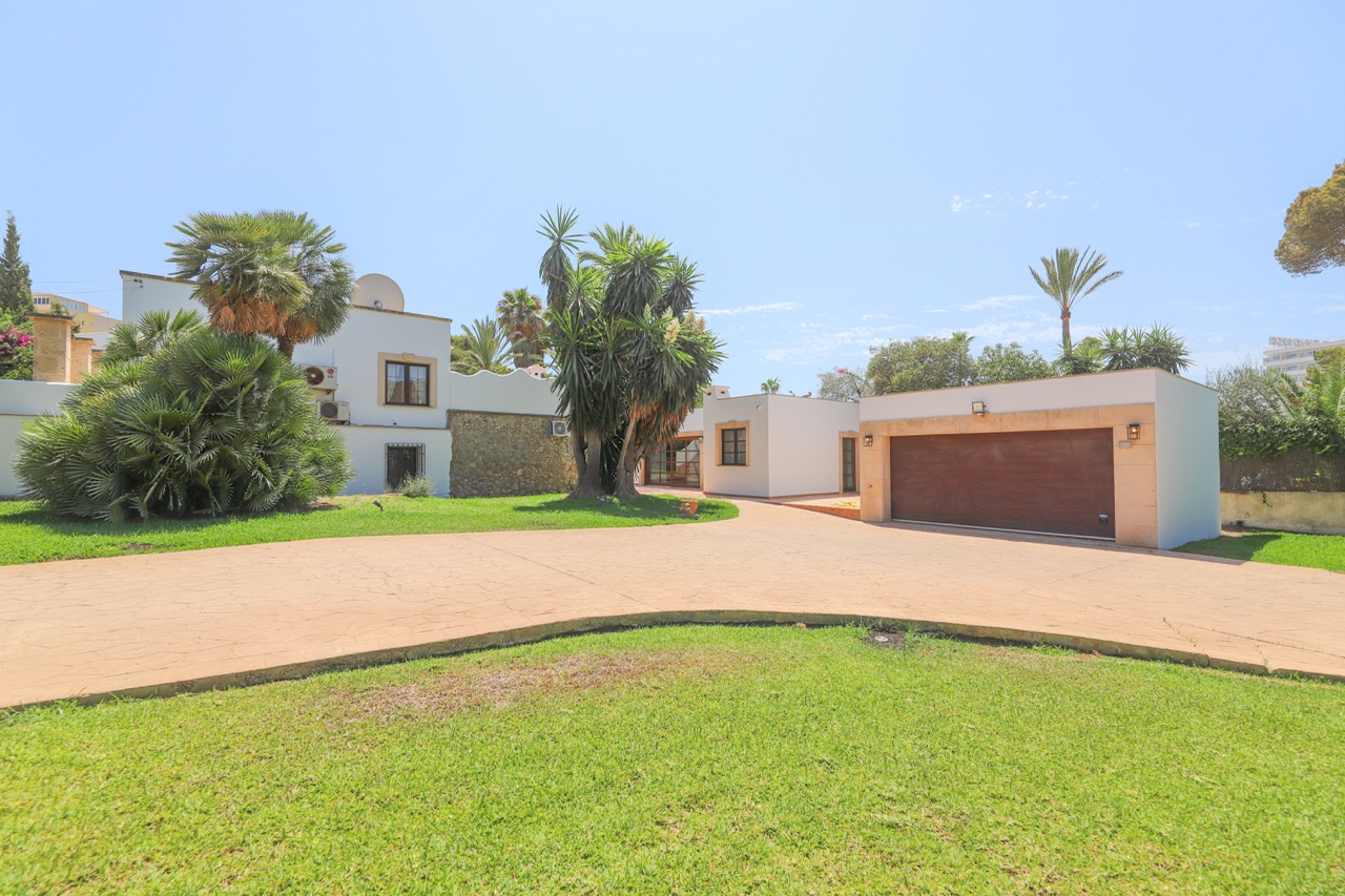 Elegante villa familiare con piscina e ampi spazi abitativi a Palmanova