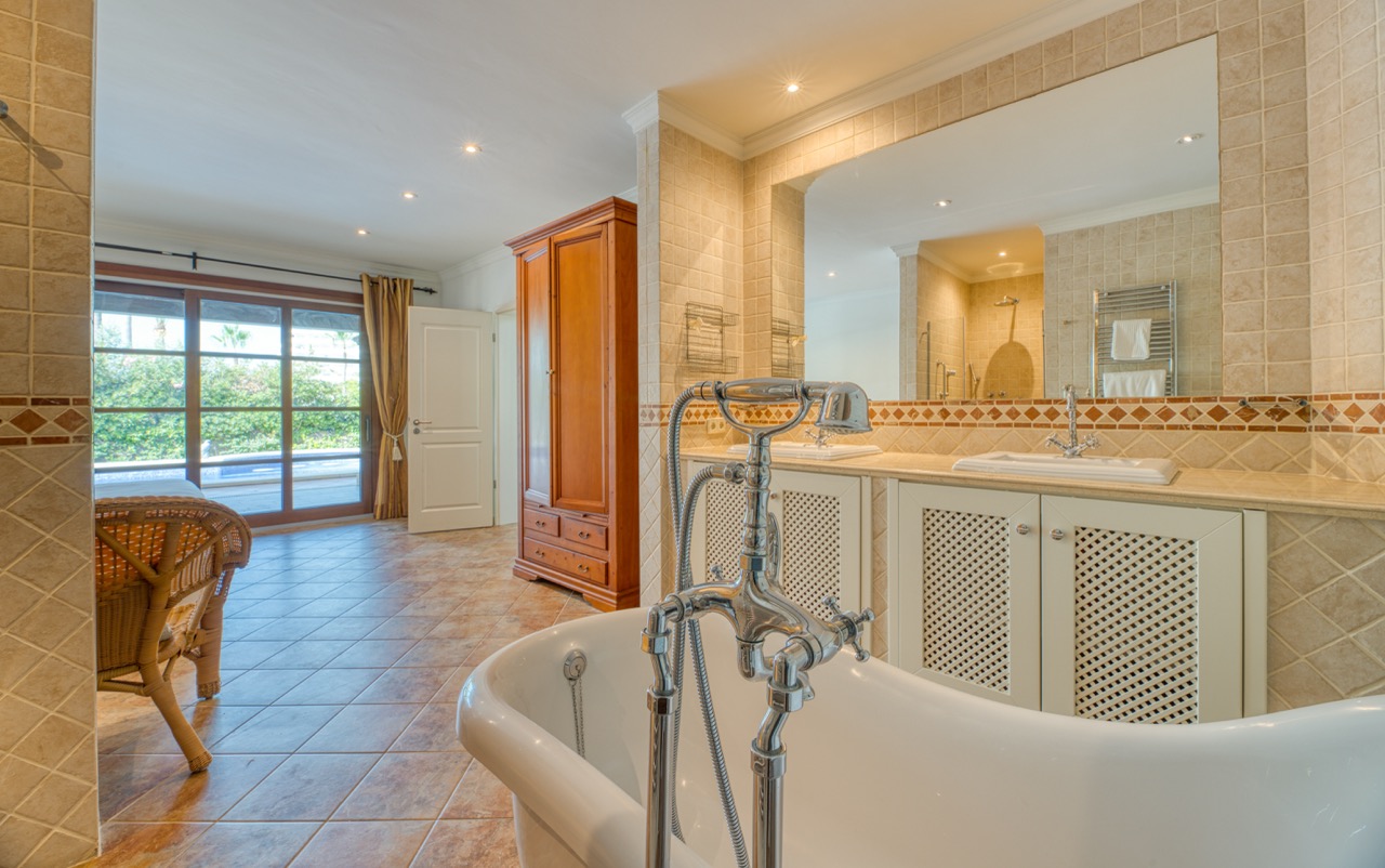 Elegante villa familiare con piscina e ampi spazi abitativi a Palmanova