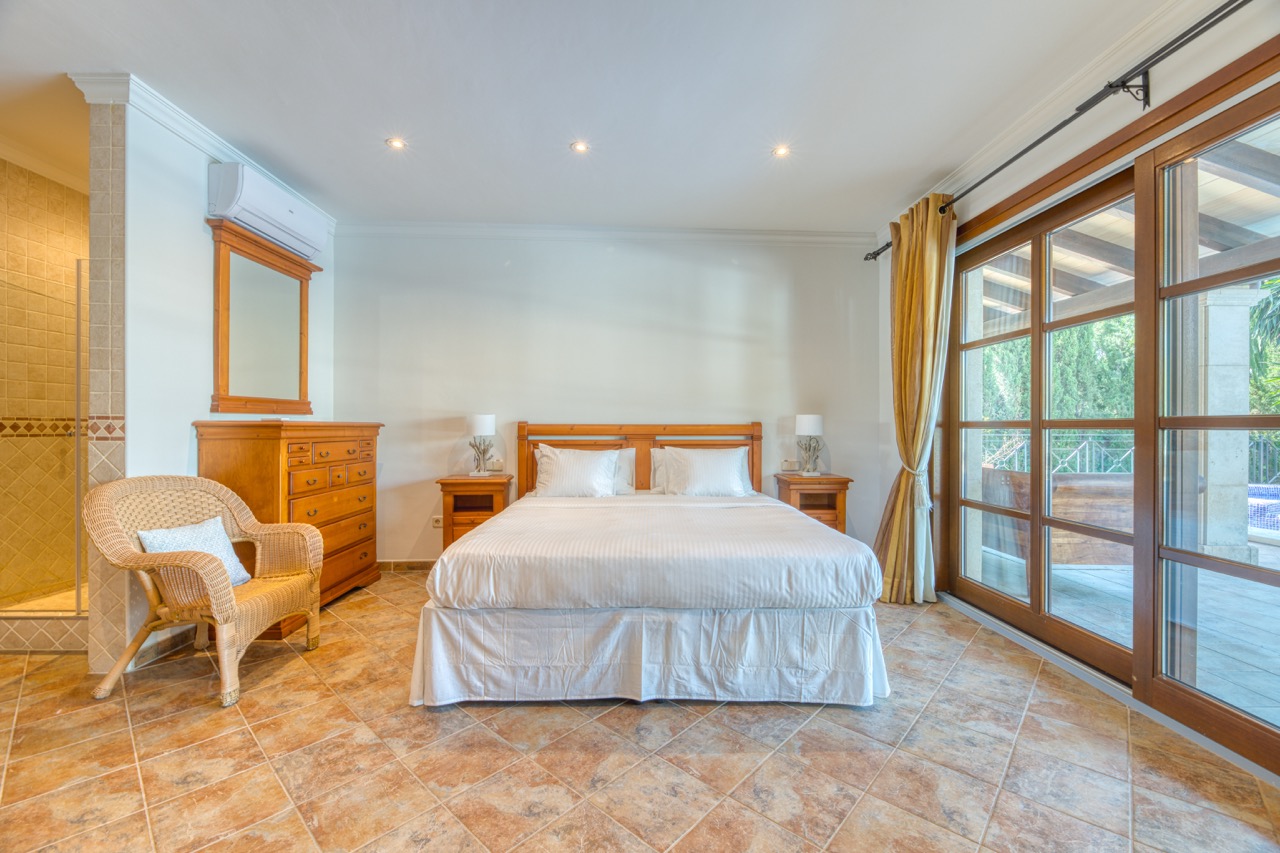 Elegante villa familiare con piscina e ampi spazi abitativi a Palmanova