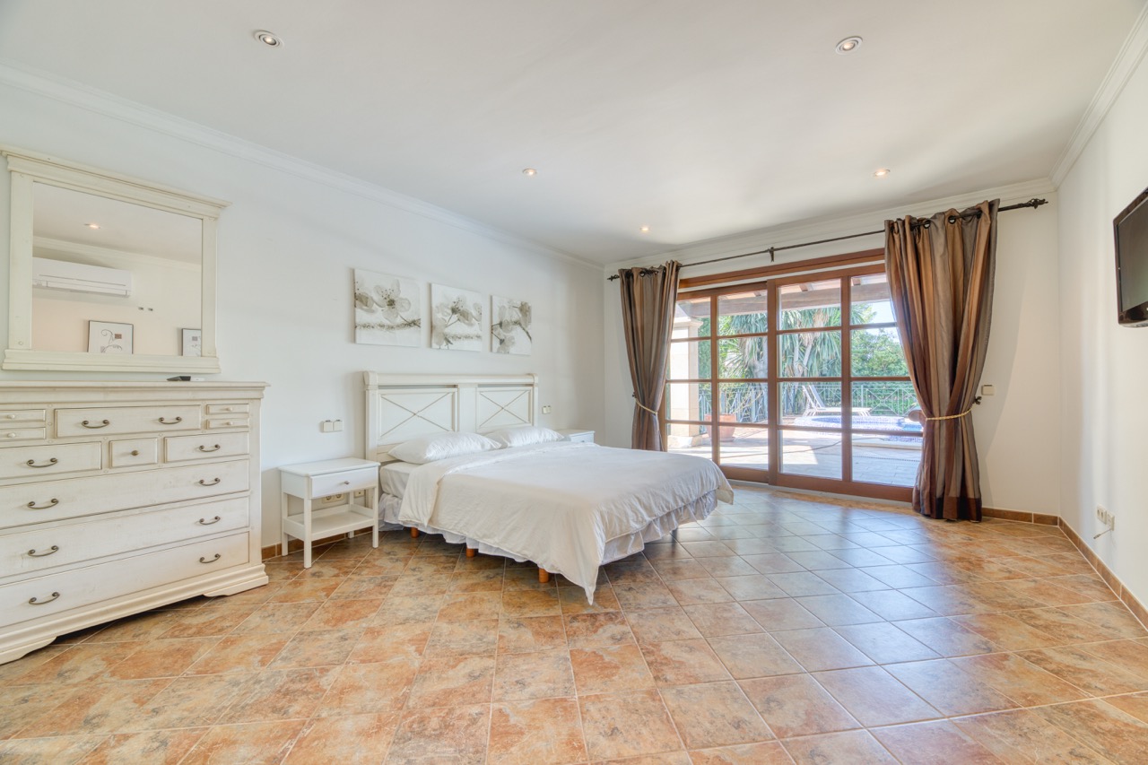 Elegante villa familiare con piscina e ampi spazi abitativi a Palmanova