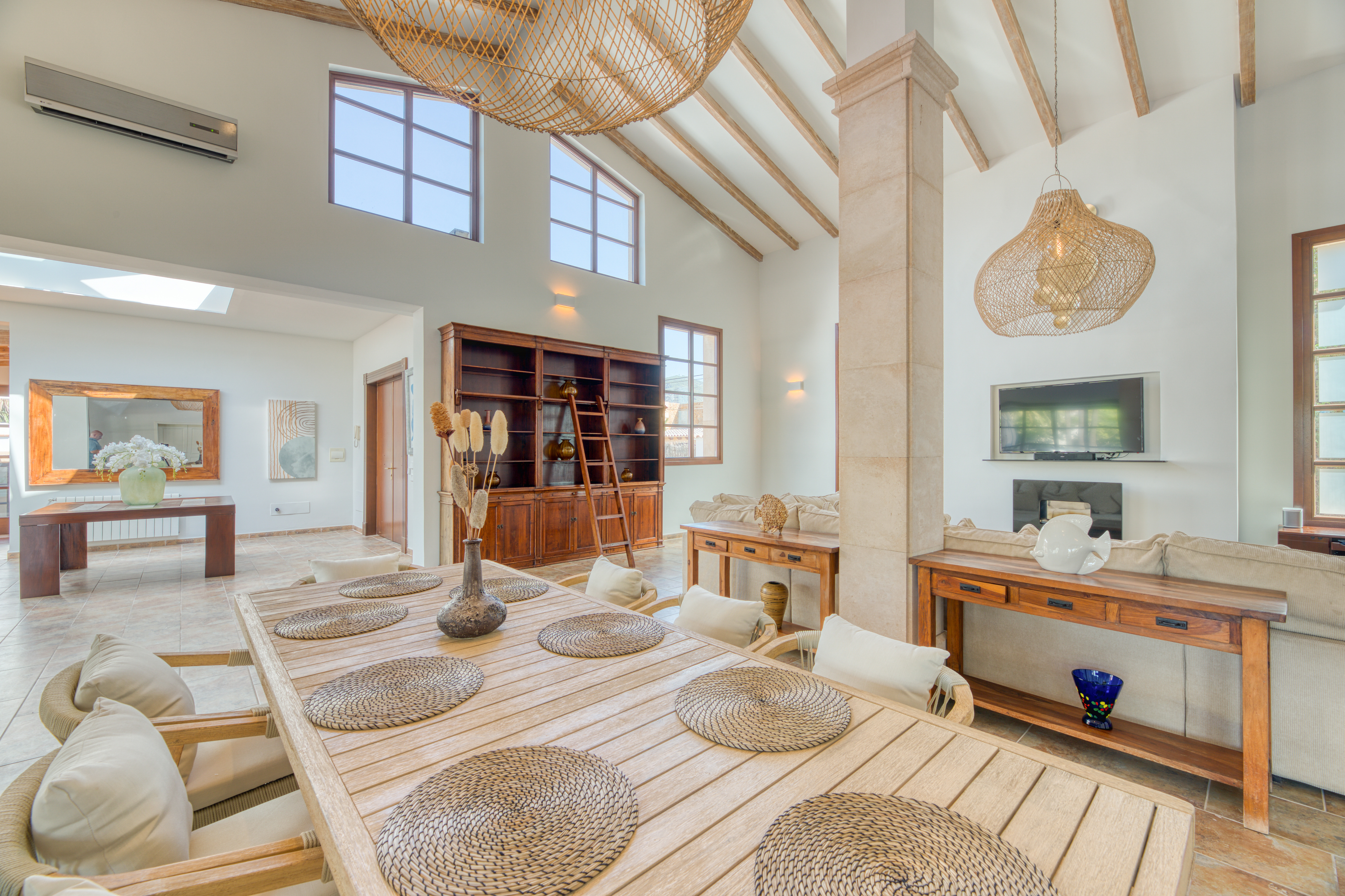 Elegante villa familiar con piscina y amplios espacios en Palmanova - Photo 4