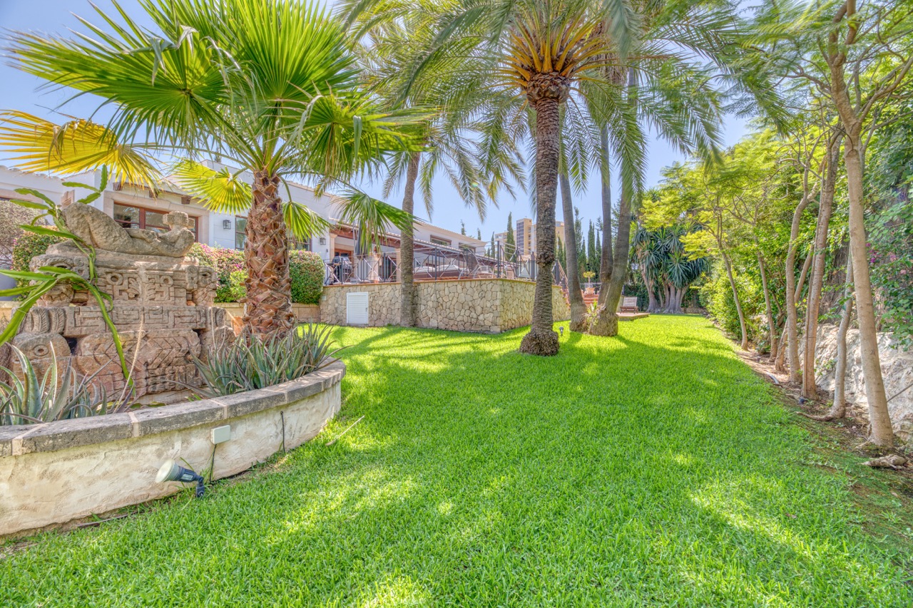 Elegante villa familiare con piscina e ampi spazi abitativi a Palmanova