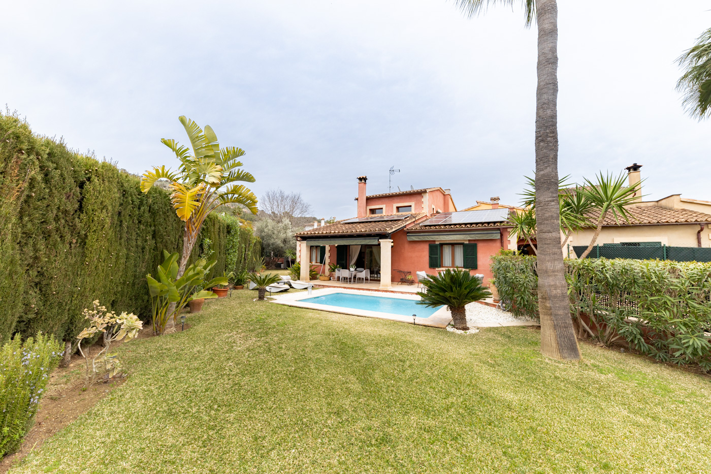Semi-Detached Villa with Private Pool and Expansive Garden in Calvià - Photo 2