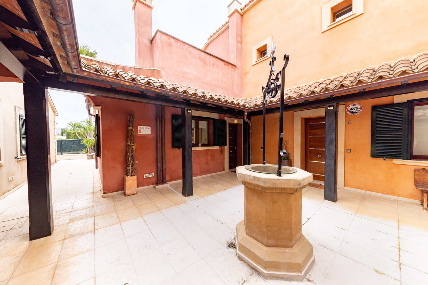 Semi-Detached Villa with Private Pool and Expansive Garden in Calvià - Photo 3