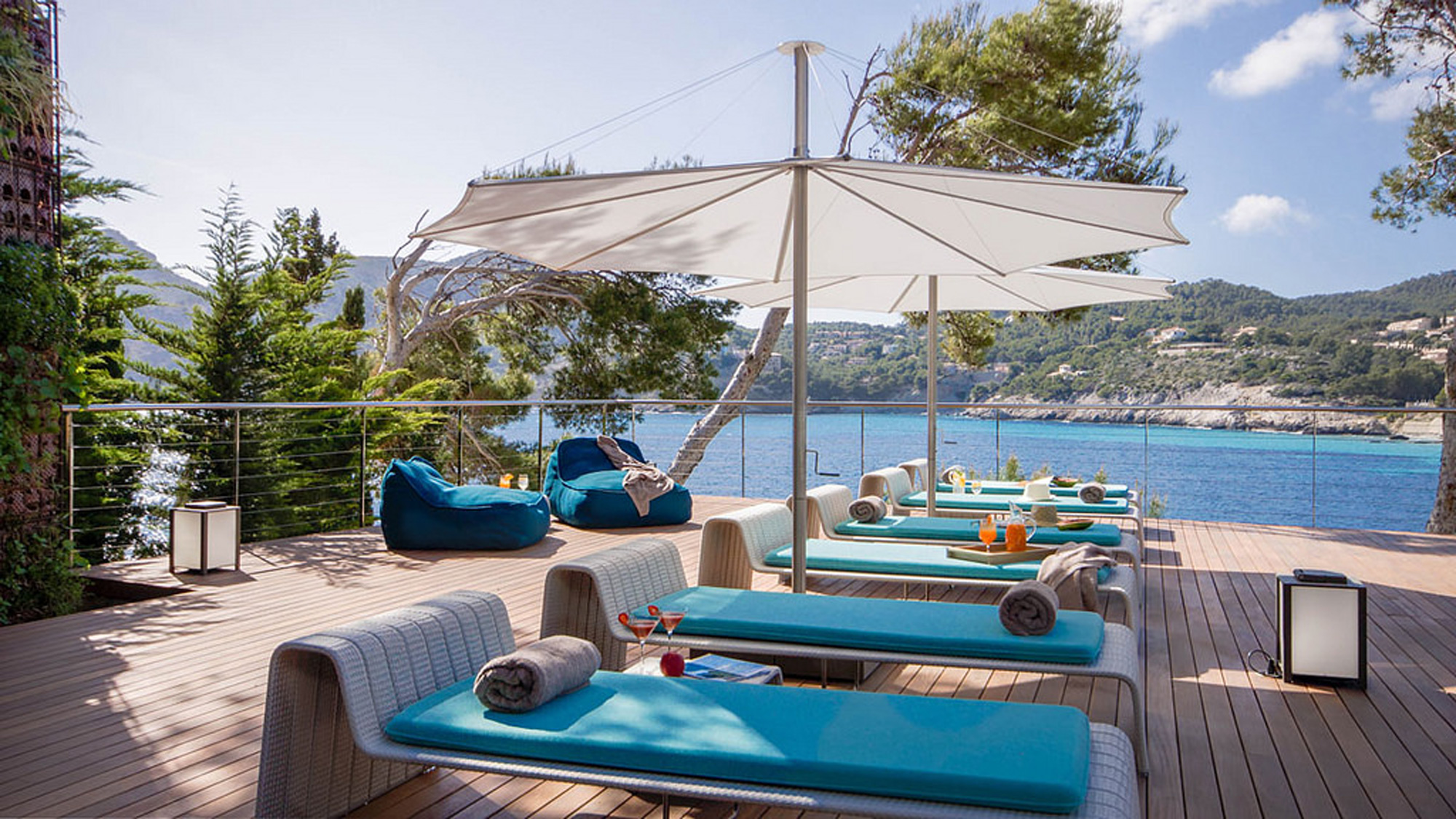 Exceptional Cliffside Estate with Panoramic Mediterranean Views in Camp de Mar - Photo 4