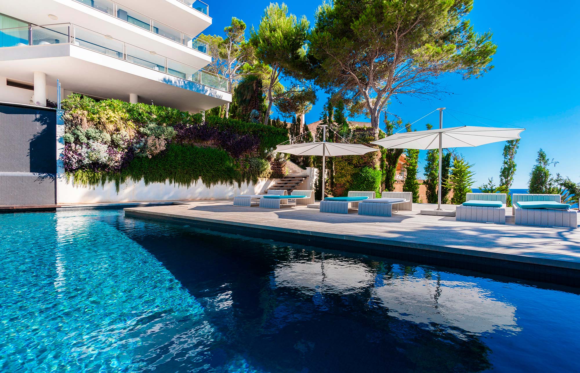 Exceptional Cliffside Estate with Panoramic Mediterranean Views in Camp de Mar - Photo 3