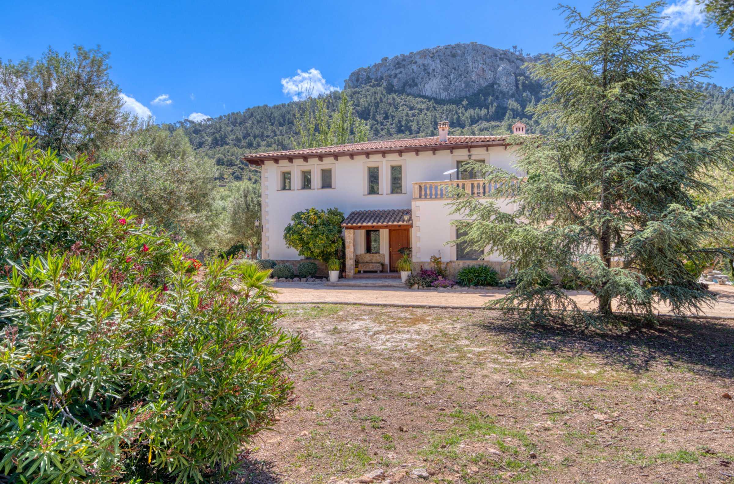 Charming villa in a prime natural setting in Esporles  - Photo 2