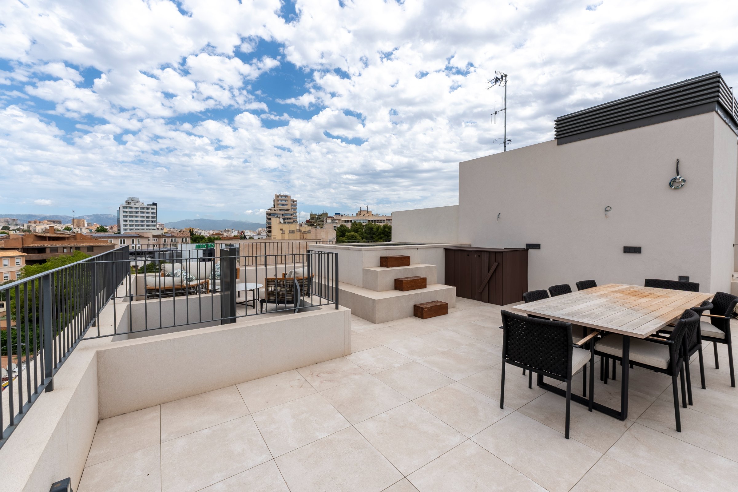 Ático moderno con piscina privada en la azotea en Son Armadams