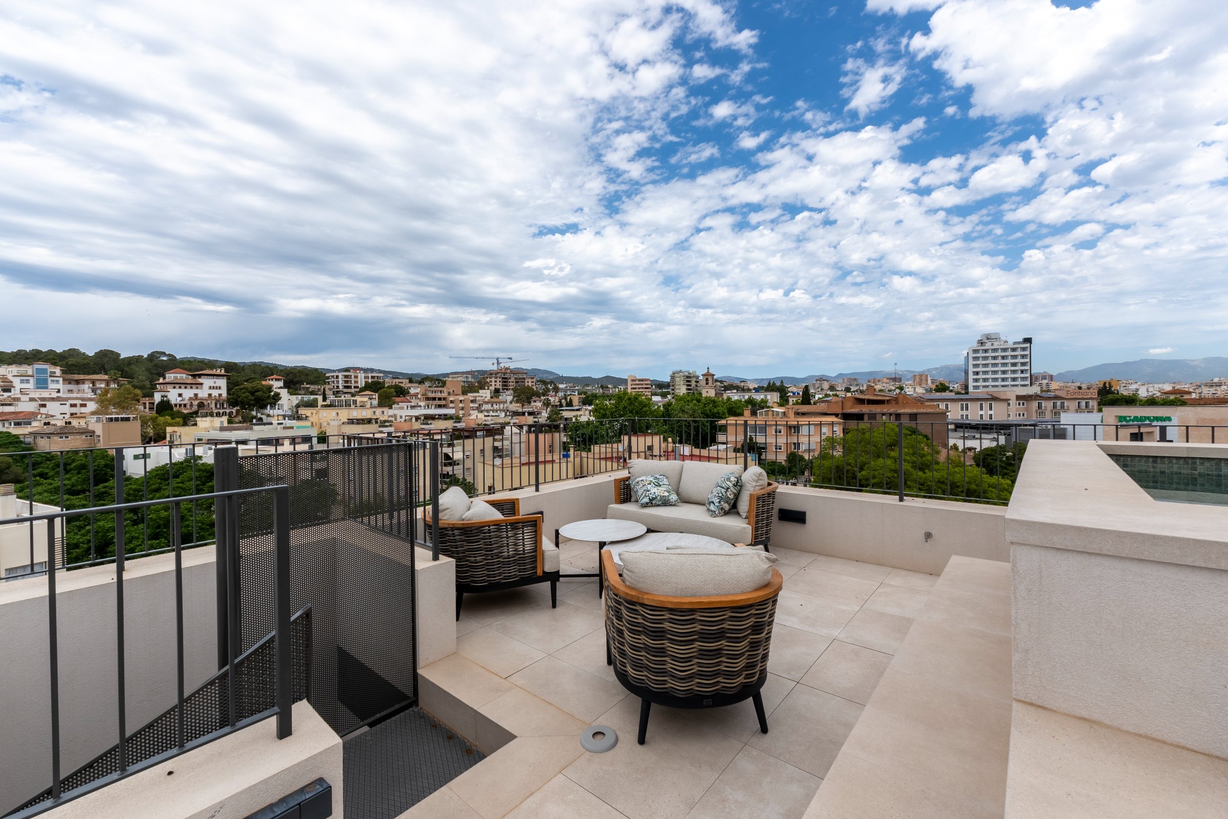 Modern Penthouse with Private Rooftop Pool in Son Armadams - Photo 3