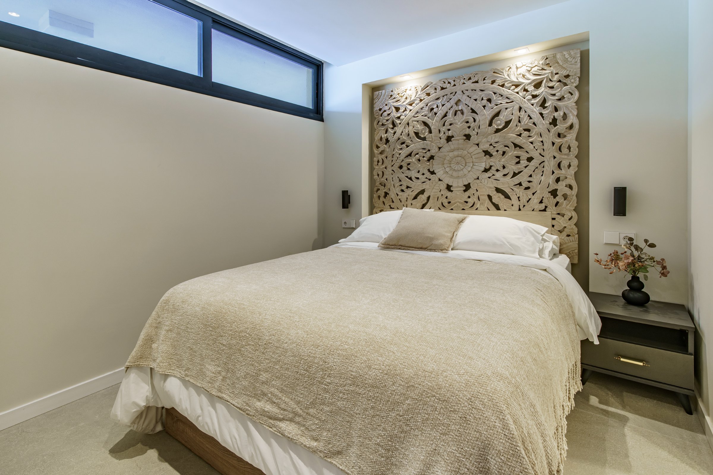 Fully Renovated Elegant Apartment with Expansive Terrace in Puerto Portals