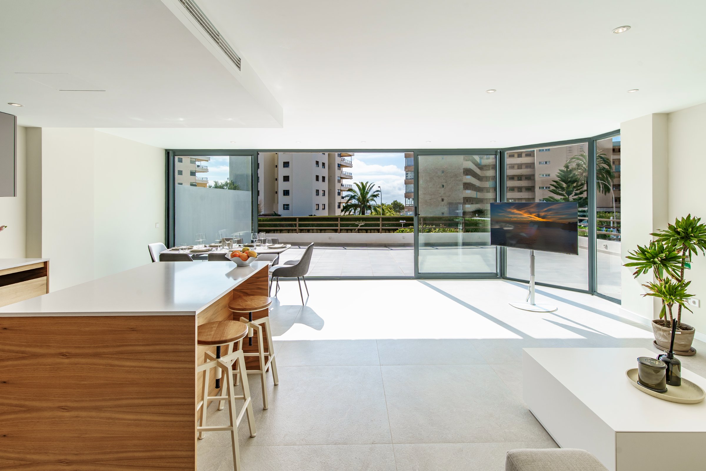 Fully Renovated Elegant Apartment with Expansive Terrace in Puerto Portals