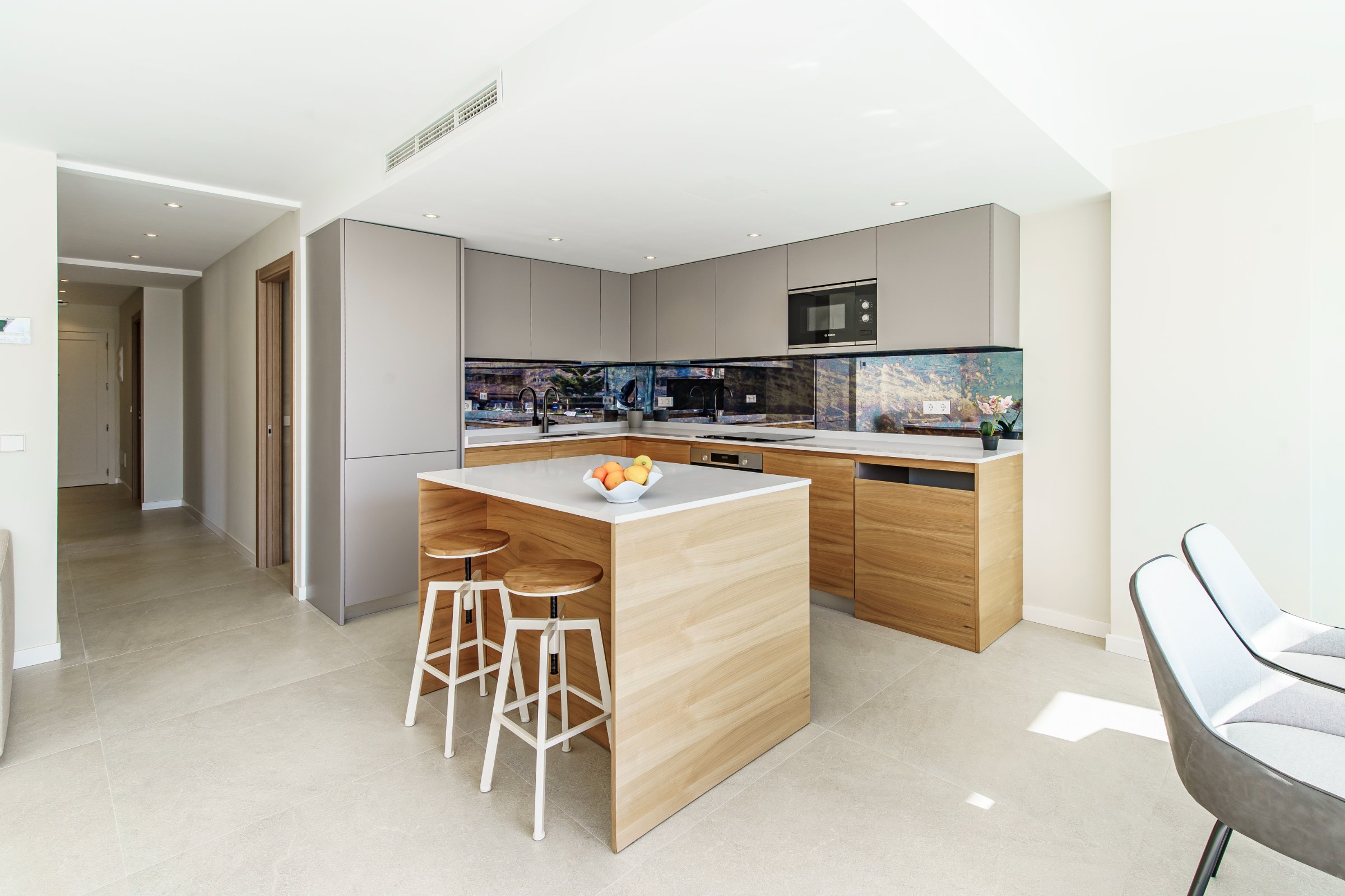 Fully Renovated Elegant Apartment with Expansive Terrace in Puerto Portals - Photo 2