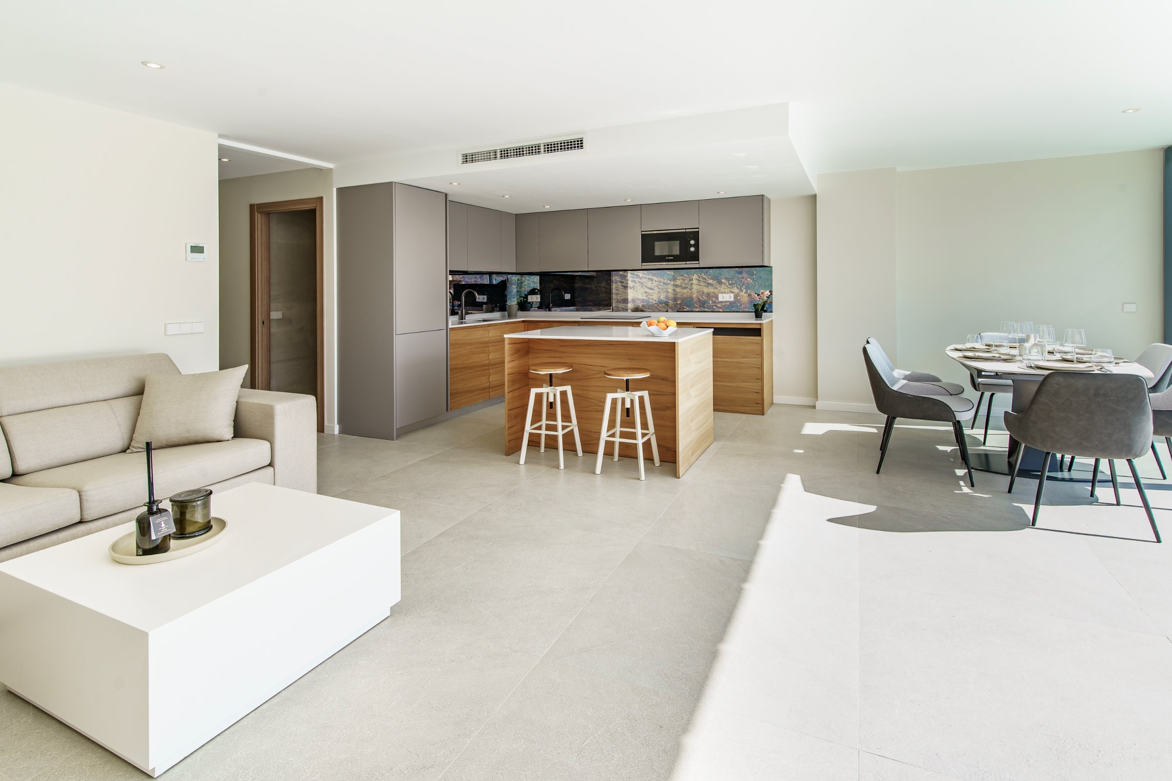 Fully Renovated Elegant Apartment with Expansive Terrace in Puerto Portals - Photo 5